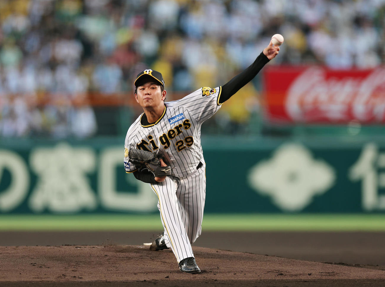 阪神対巨人　力投する阪神先発の高橋（撮影・前田充）