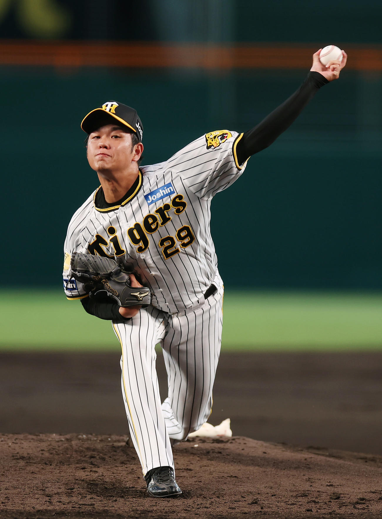 阪神対巨人　力投する阪神先発の高橋（撮影・前田充）