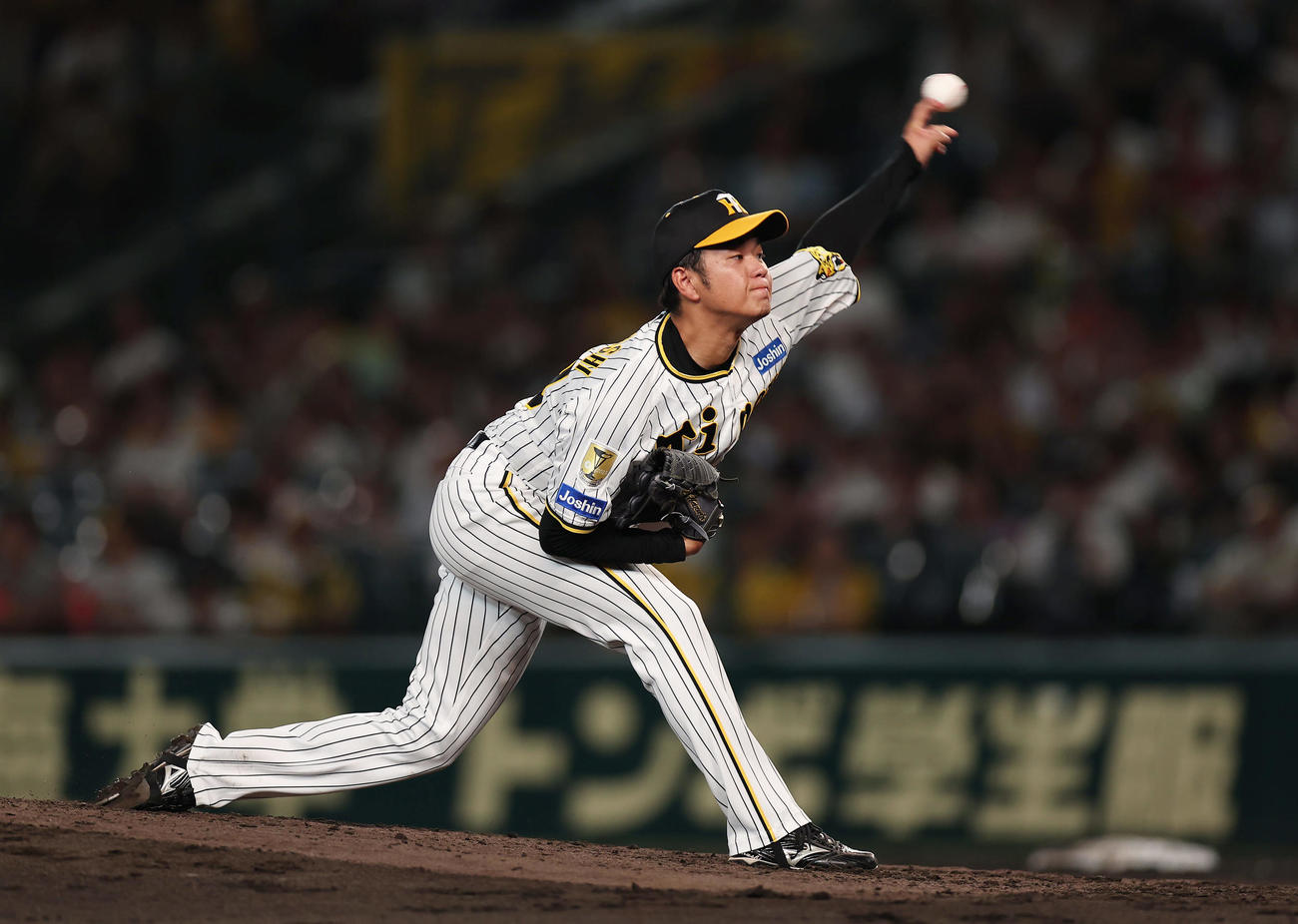 阪神対巨人　力投する阪神先発の高橋（撮影・前田充）