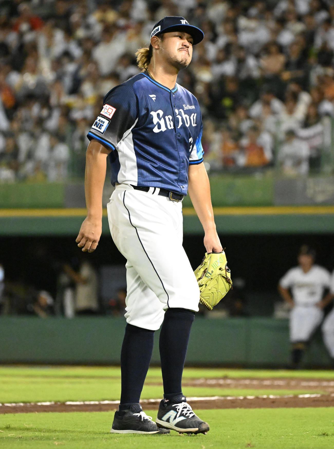 オリックス対西武　7回途中で降板する高橋（撮影・石井愛子）