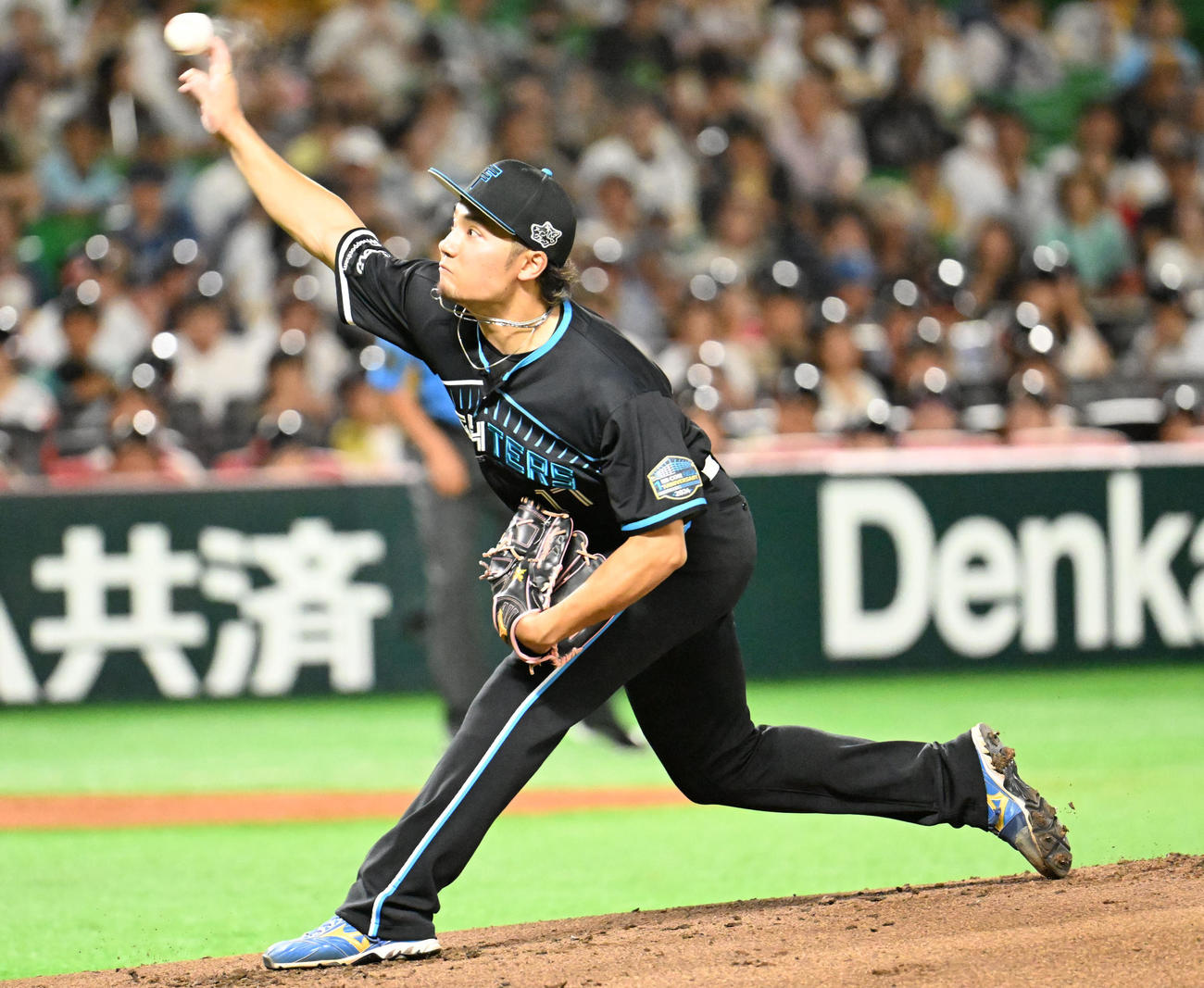 ソフトバンク対日本ハム　日本ハム先発・伊藤（撮影・林敢治）