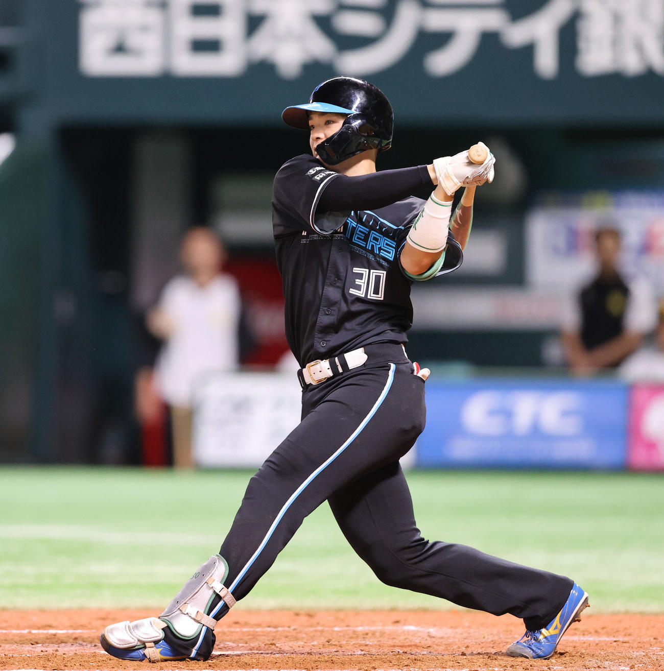 ソフトバンク対日本ハム　3回表日本ハム無死、郡司は左前打を放つ（撮影・鬼束羽瑠菜）