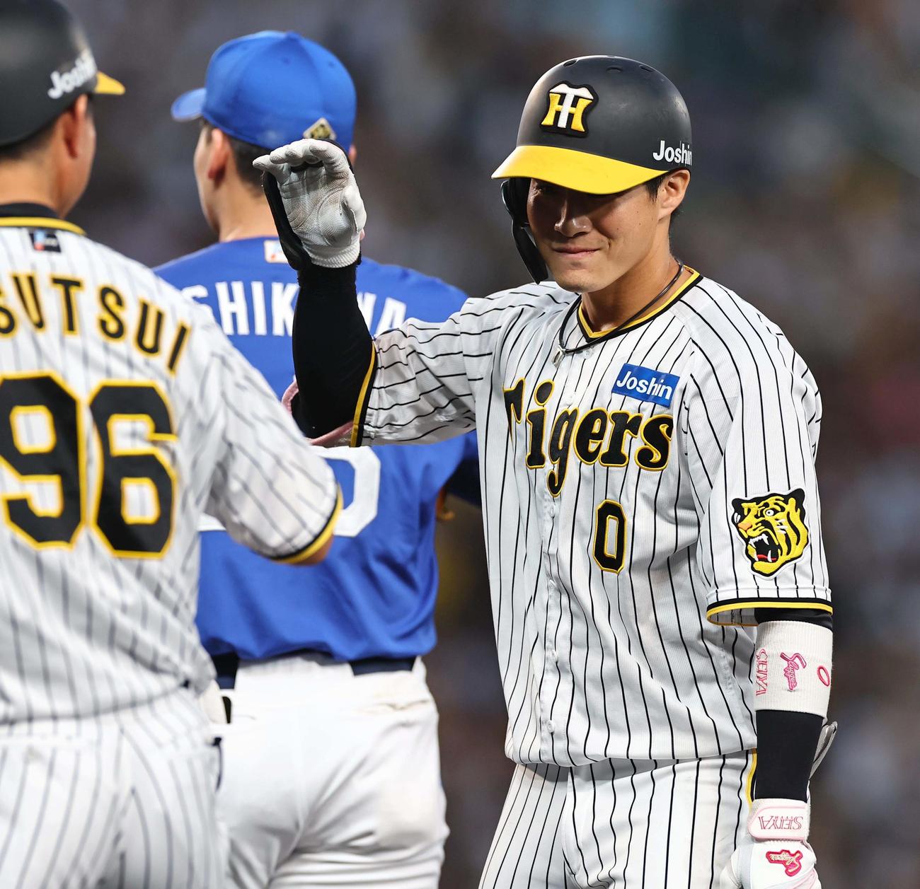 阪神対中日　2回裏阪神無死満塁、木浪は左前に先制2点適時打を放つ（撮影・上田博志）