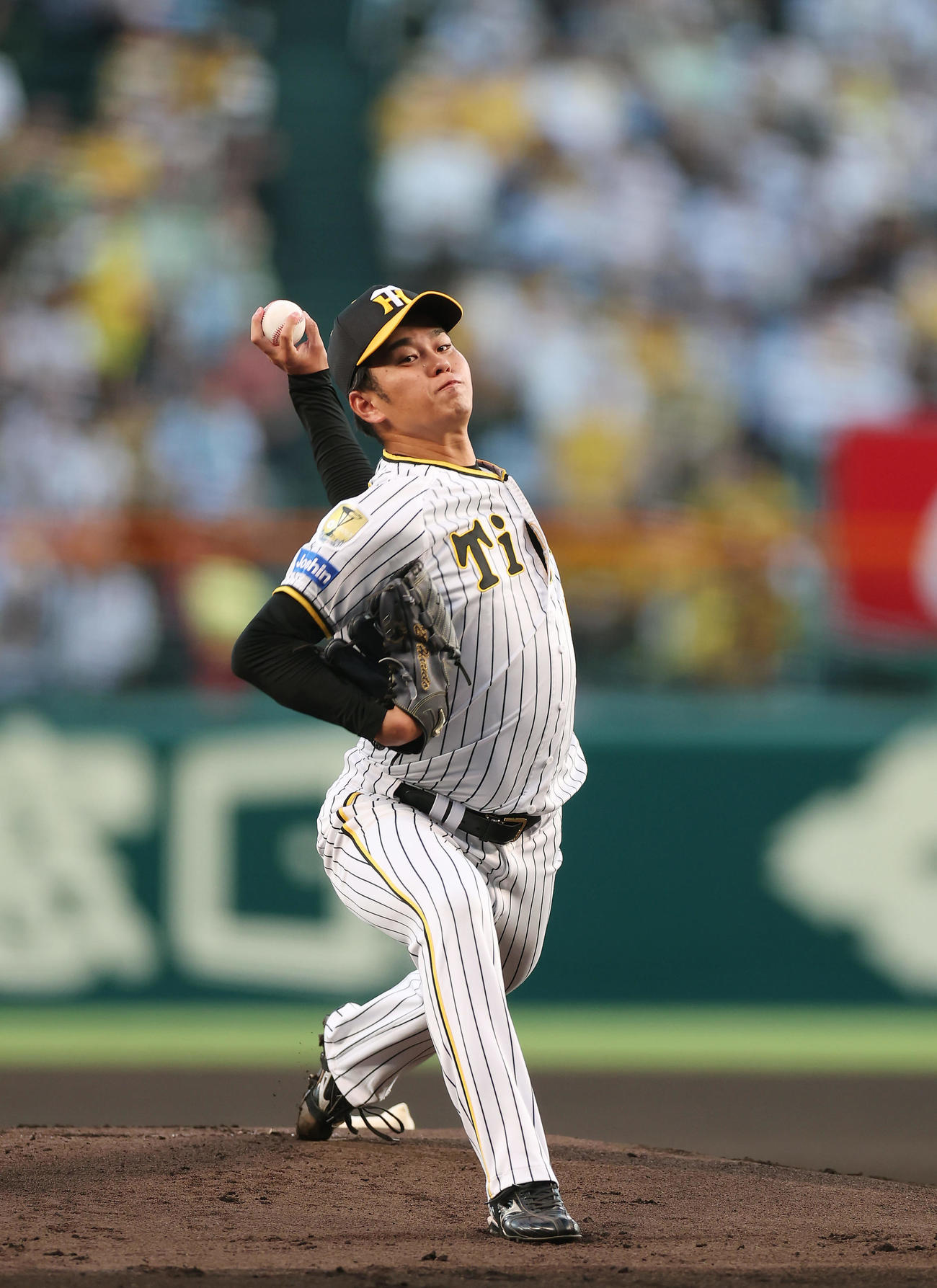 阪神対巨人　力投する阪神先発の高橋（撮影・前田充）