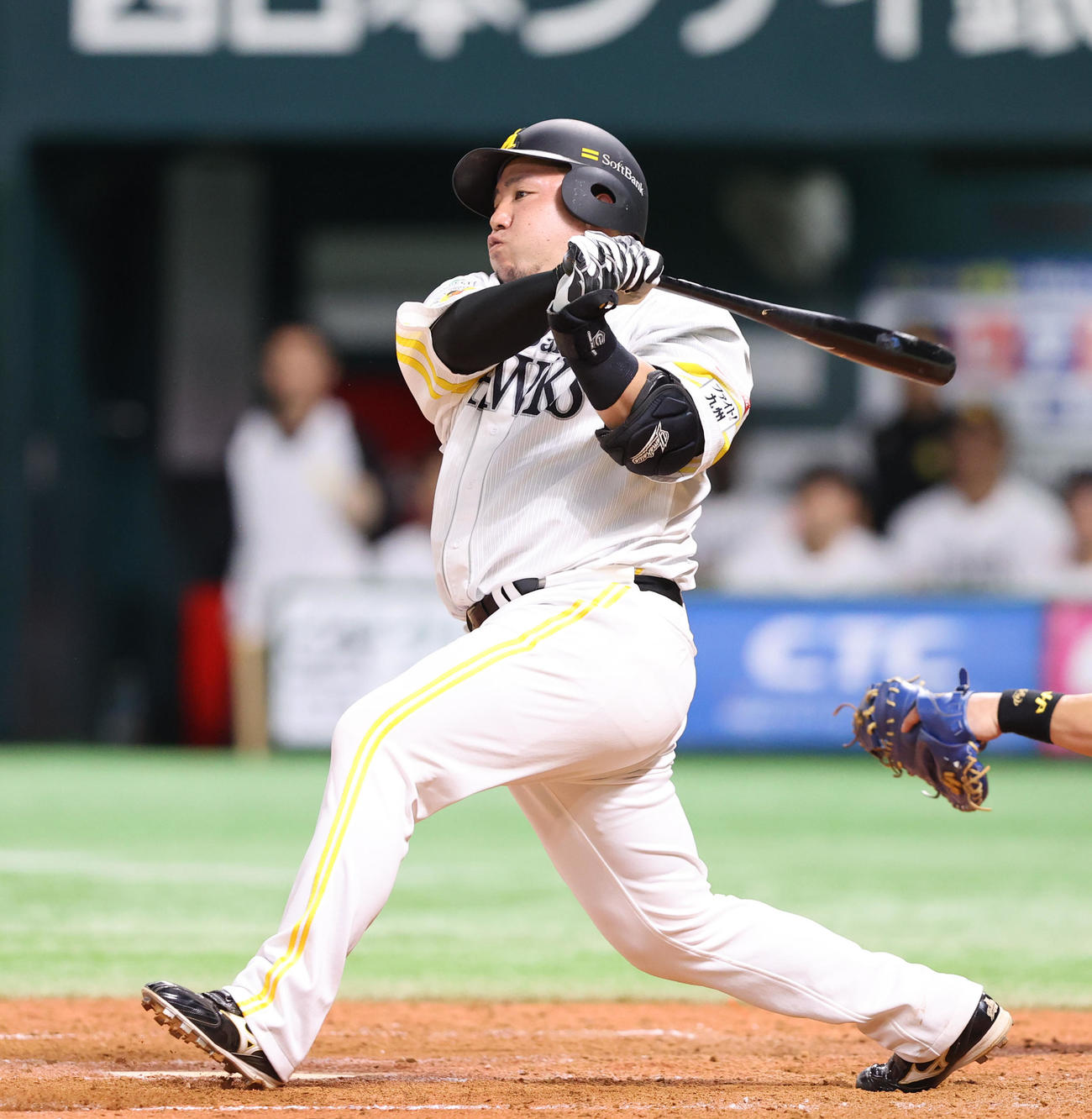 ソフトバンク対日本ハム　3回裏ソフトバンク2死二、三塁、山川は2点左前適時打を放つ（撮影・鬼束羽瑠菜）