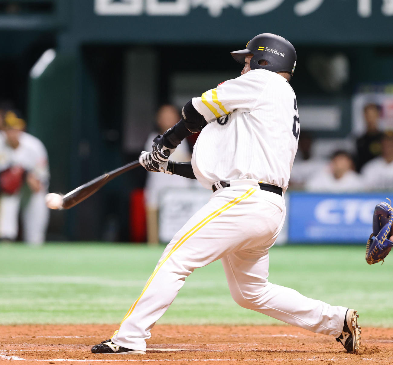 ソフトバンク対日本ハム　3回裏ソフトバンク2死二、三塁、山川は2点左前適時打を放つ（撮影・鬼束羽瑠菜）