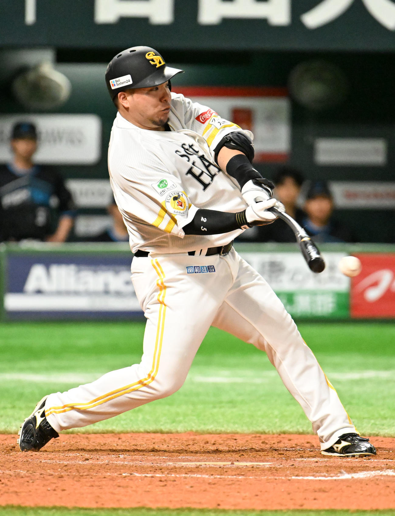 ソフトバンク対日本ハム　3回裏ソフトバンク2死二、三塁、山川は適時打を放つ（撮影・林敢治）