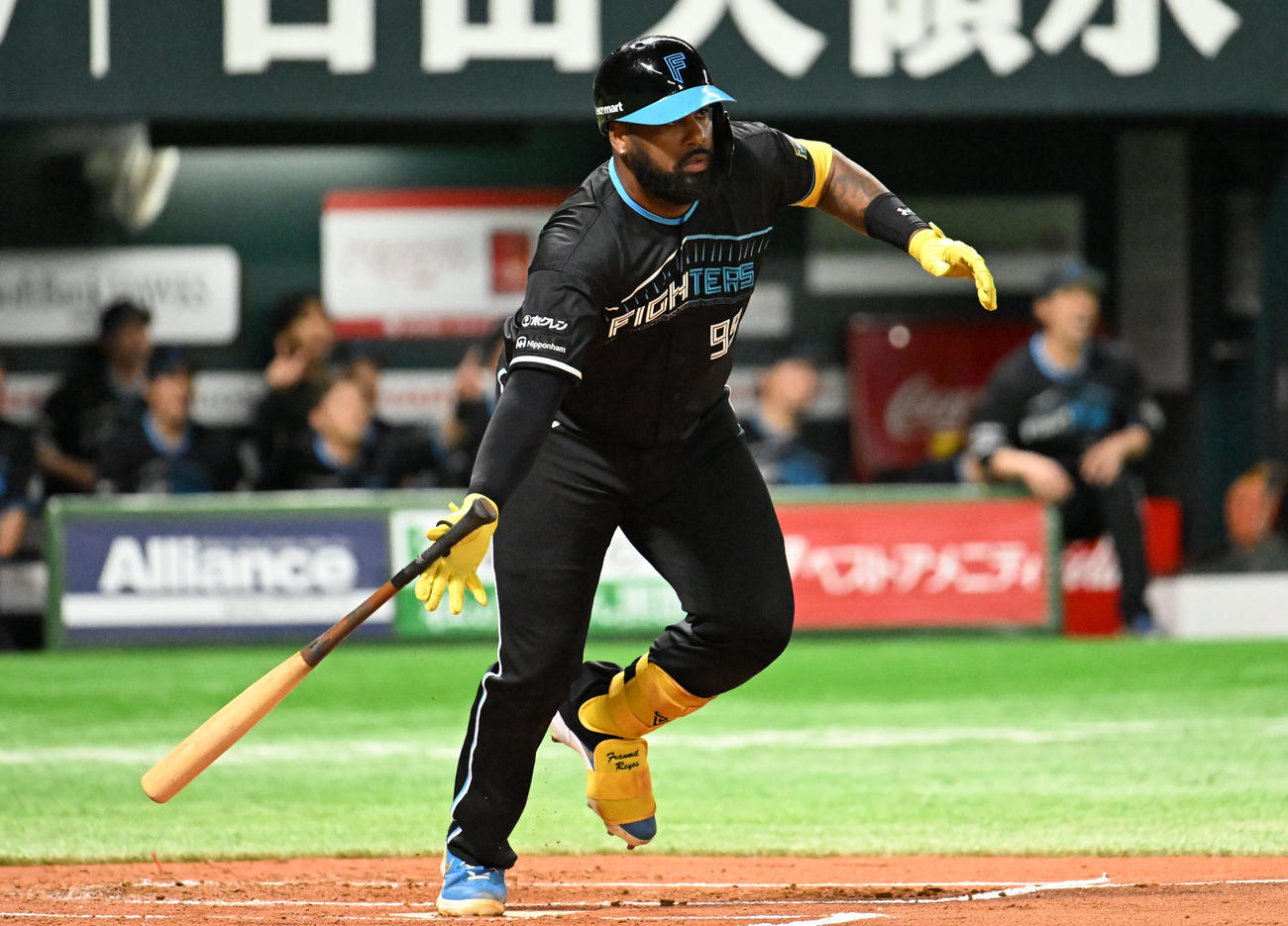 ソフトバンク対日本ハム　1回表日本ハム無死一、二塁、レイエスは適時打を放つ（撮影・林敢治）