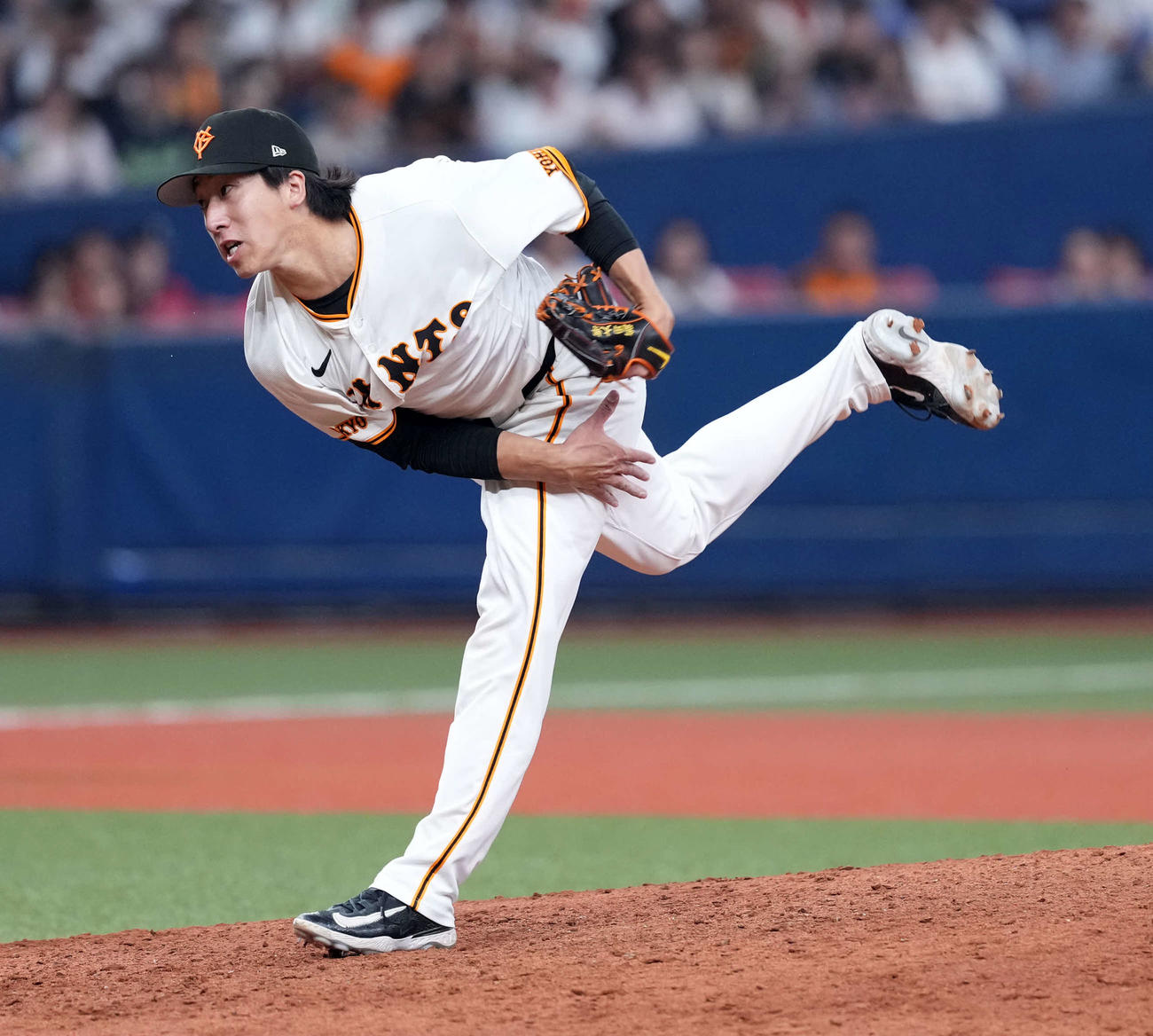 巨人対ヤクルト　10回からマウンドに上がった巨人大勢（撮影・たえ見朱実）