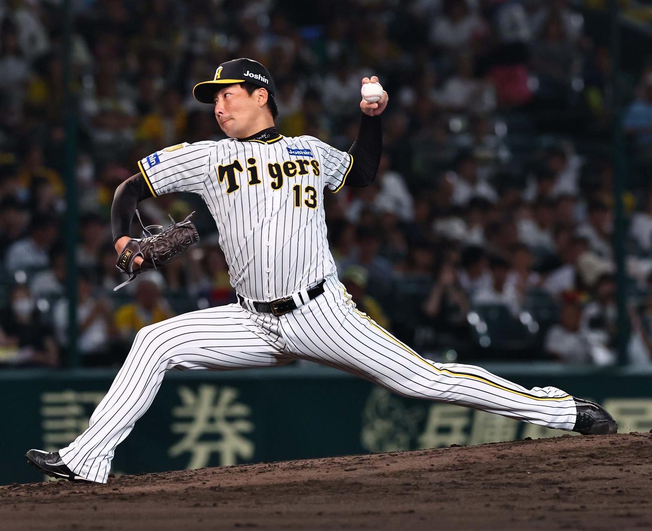 阪神対中日　2番手で登板する岩崎（撮影・上田博志）