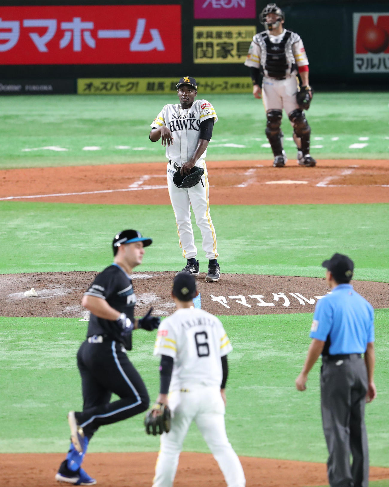ソフトバンク対日本ハム　3回表日本ハム無死、モイネロはマルティネスに右越え本塁打を浴びる（撮影・梅根麻紀）