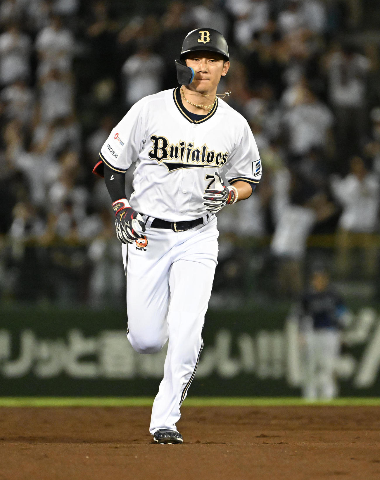 オリックス対西武　4回裏オリックス無死一塁、西川は2点本塁打を放つ（撮影・石井愛子）
