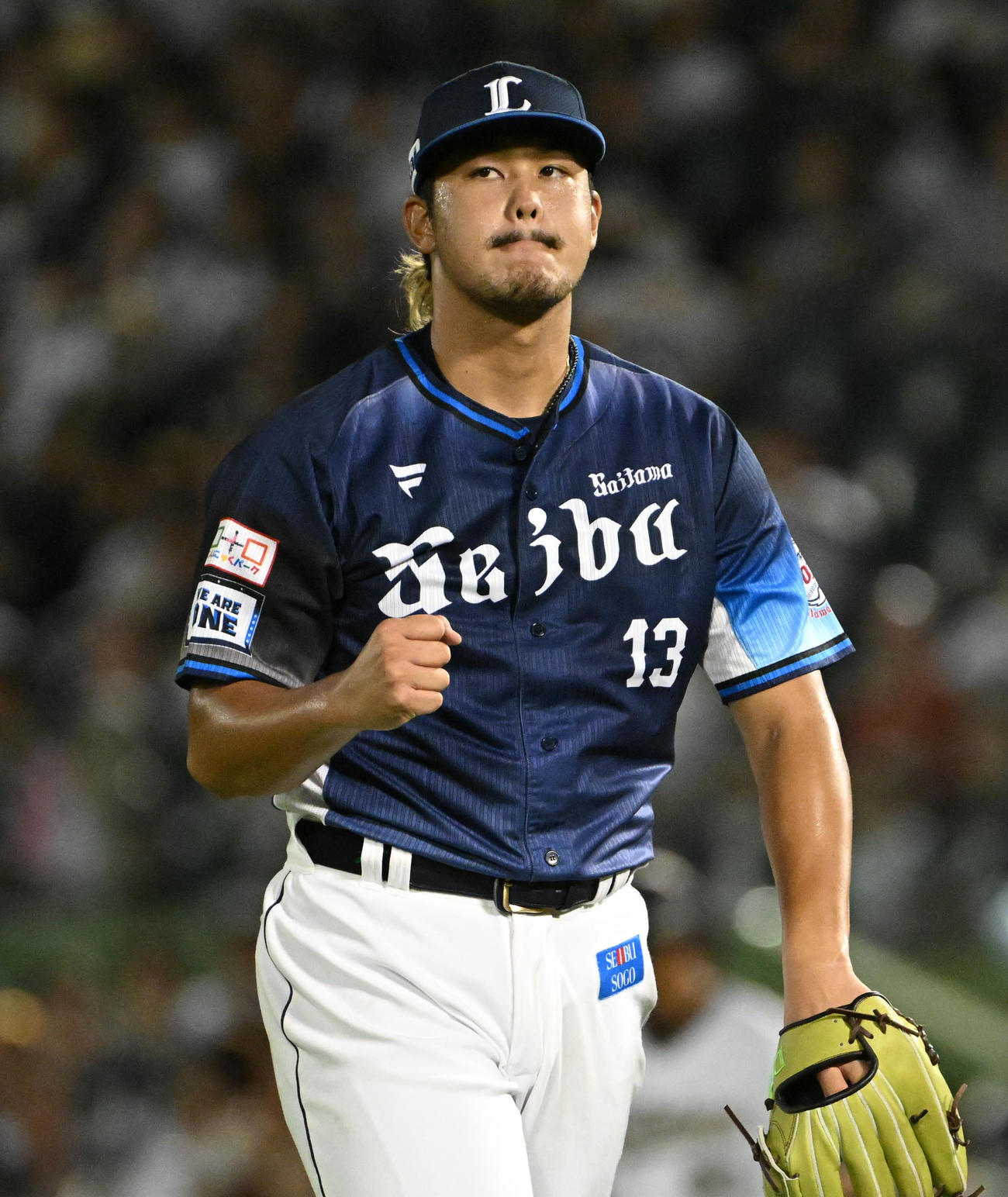 オリックス対西武　5回裏オリックス2死一塁、太田を空振り三振に抑え、拳を握りしめベンチに引き揚げる高橋（撮影・石井愛子）