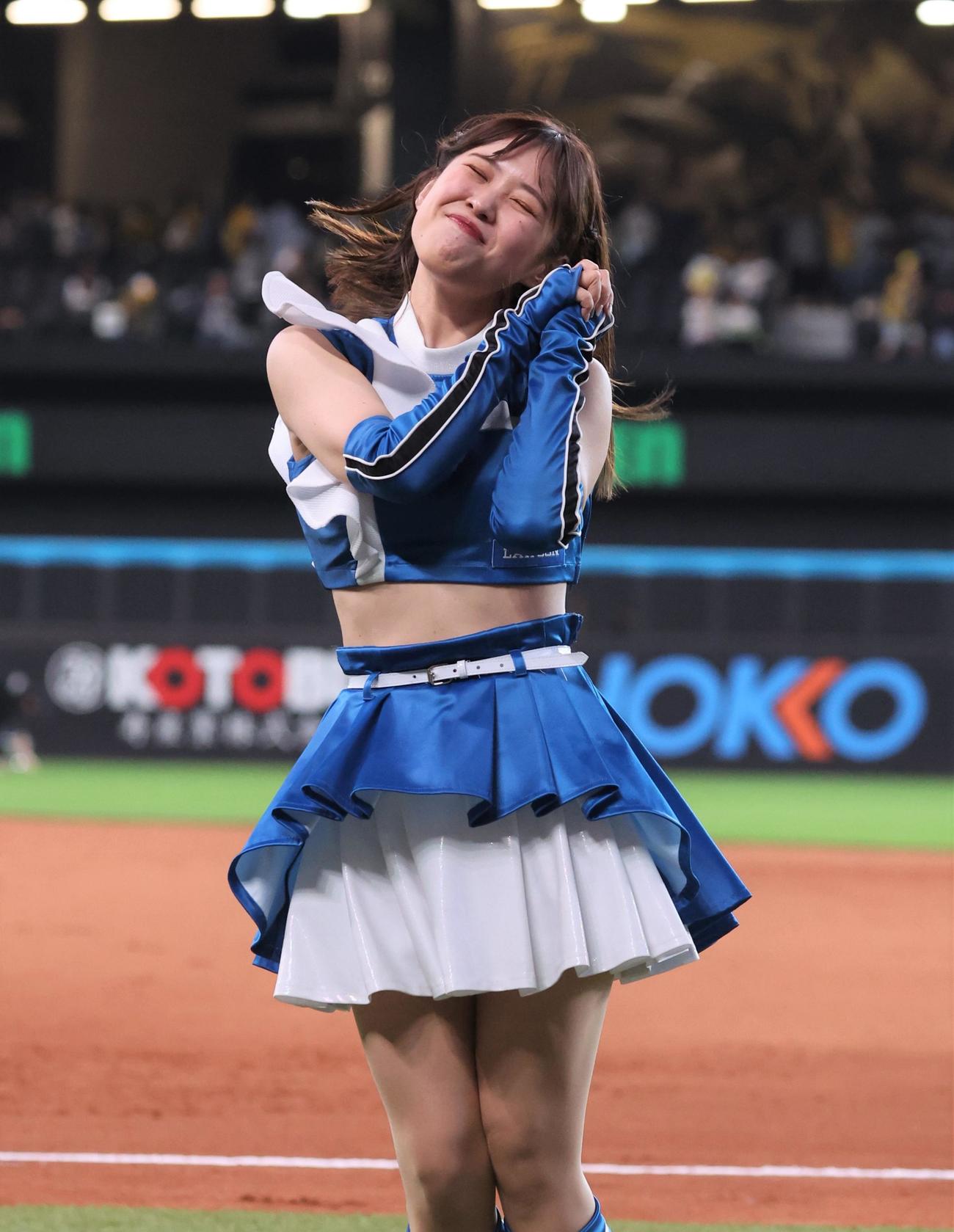 2023年6月、新曲の振り付けを初披露するファイターズガール鈴木穂乃花