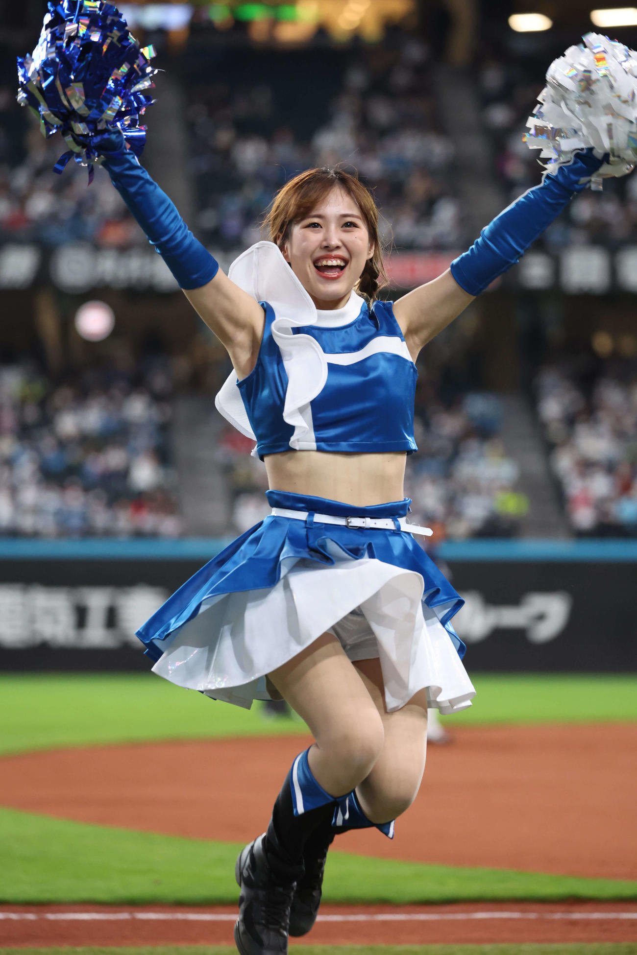 踊るファイターズガールの鈴木穂乃花