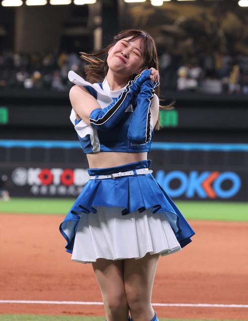 2023年6月、新曲の振り付けを初披露するファイターズガール鈴木穂乃花