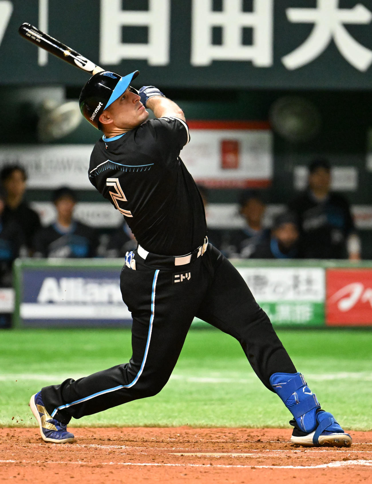 ソフトバンク対日本ハム　3回表日本ハム無死、マルティネスは右越えに本塁打を放つ（撮影・林敢治）
