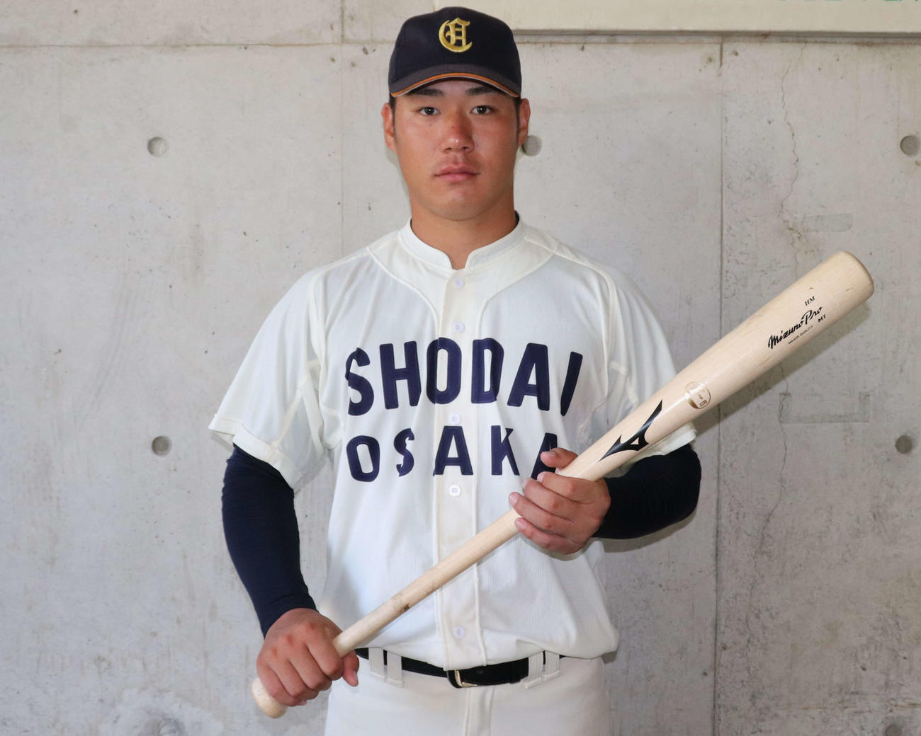 神院大との1節目2回戦　敦賀気比の後輩DeNA育成高見沢からもらったバットで、連盟新記録の1試合3本塁打を放った、大商大・春山（撮影・中島麗）