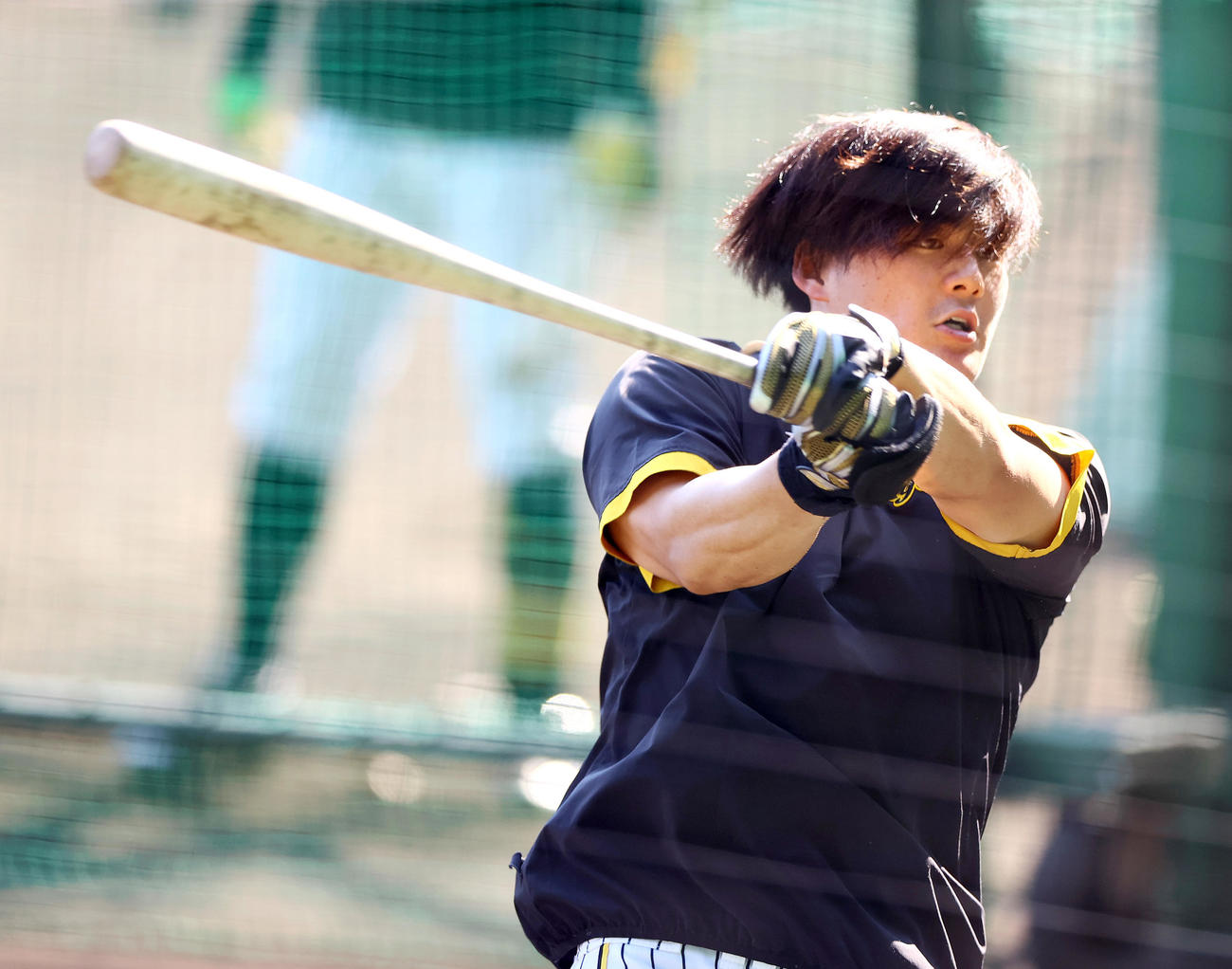 阪神対中日　試合前の練習に励む阪神前川（撮影・上山淳一）