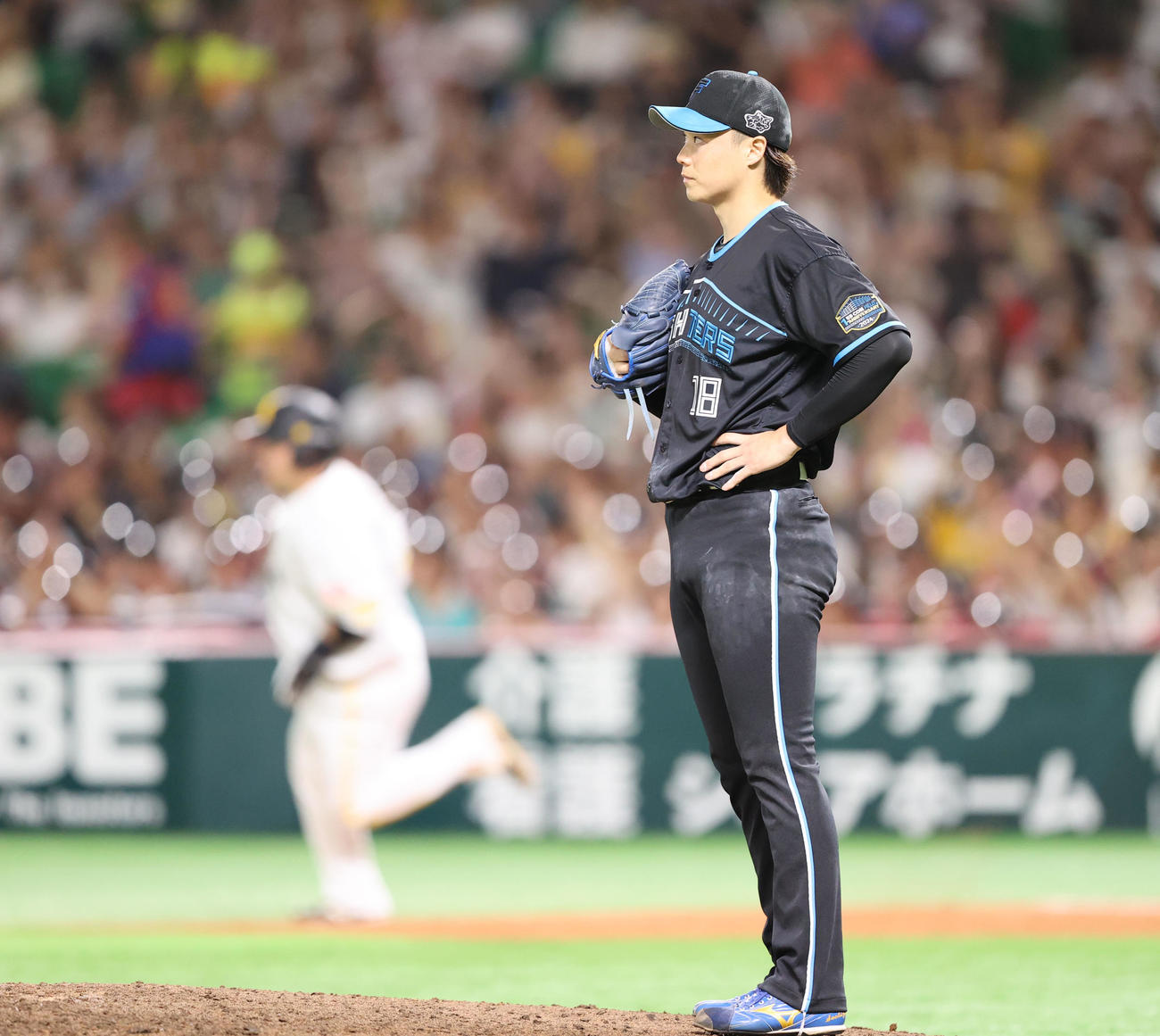 ソフトバンク対日本ハム　3回裏ソフトバンク無死、山川に左越え本塁打を浴びた山崎（撮影・鬼束羽瑠菜）