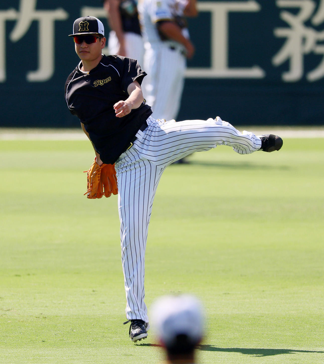 阪神対中日　練習でキャッチボールする大竹（撮影・加藤哉）