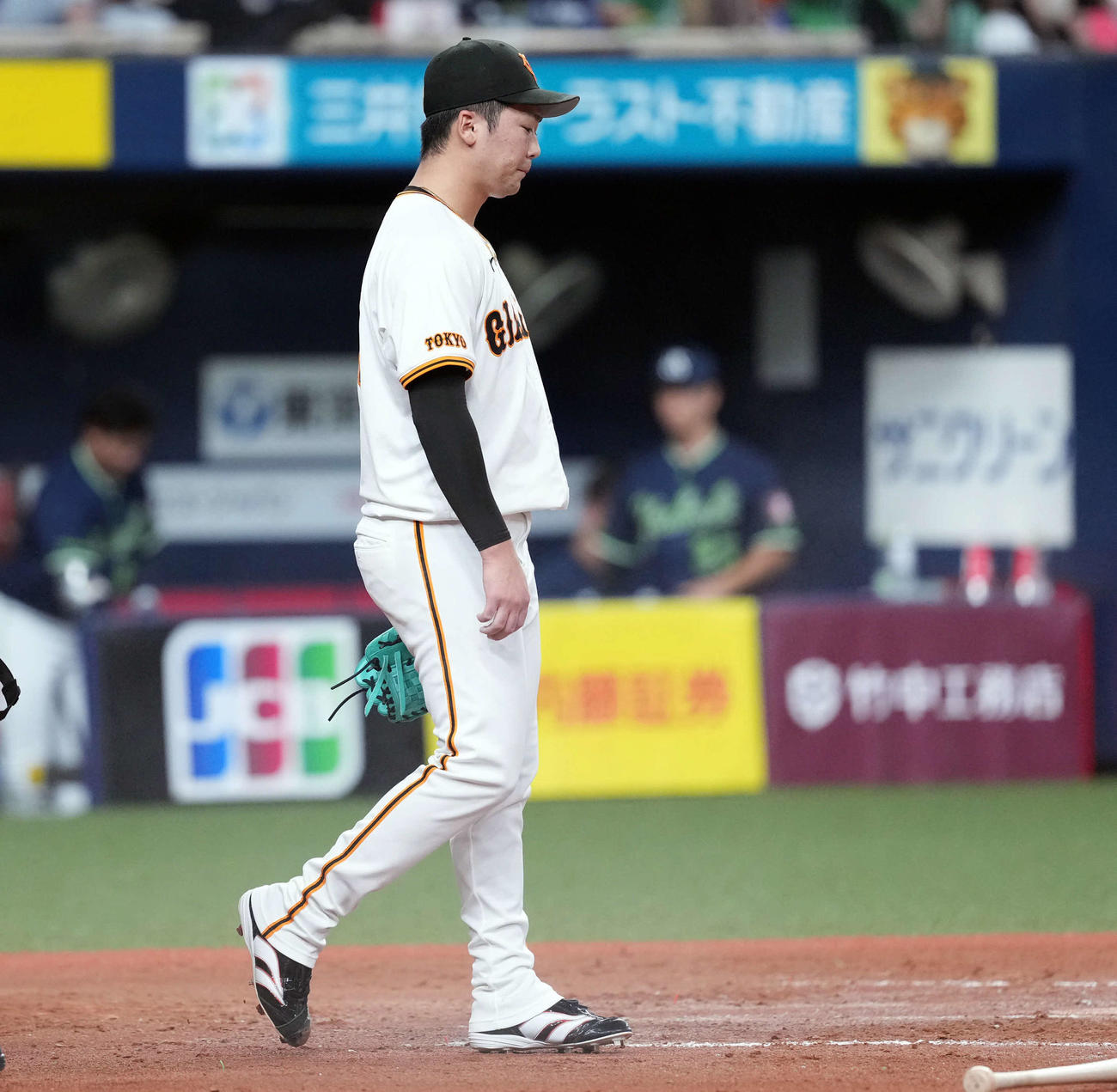 巨人対ヤクルト　8回表、巨人船迫がヤクルトに得点を許し3－0となる（撮影・たえ見朱実）