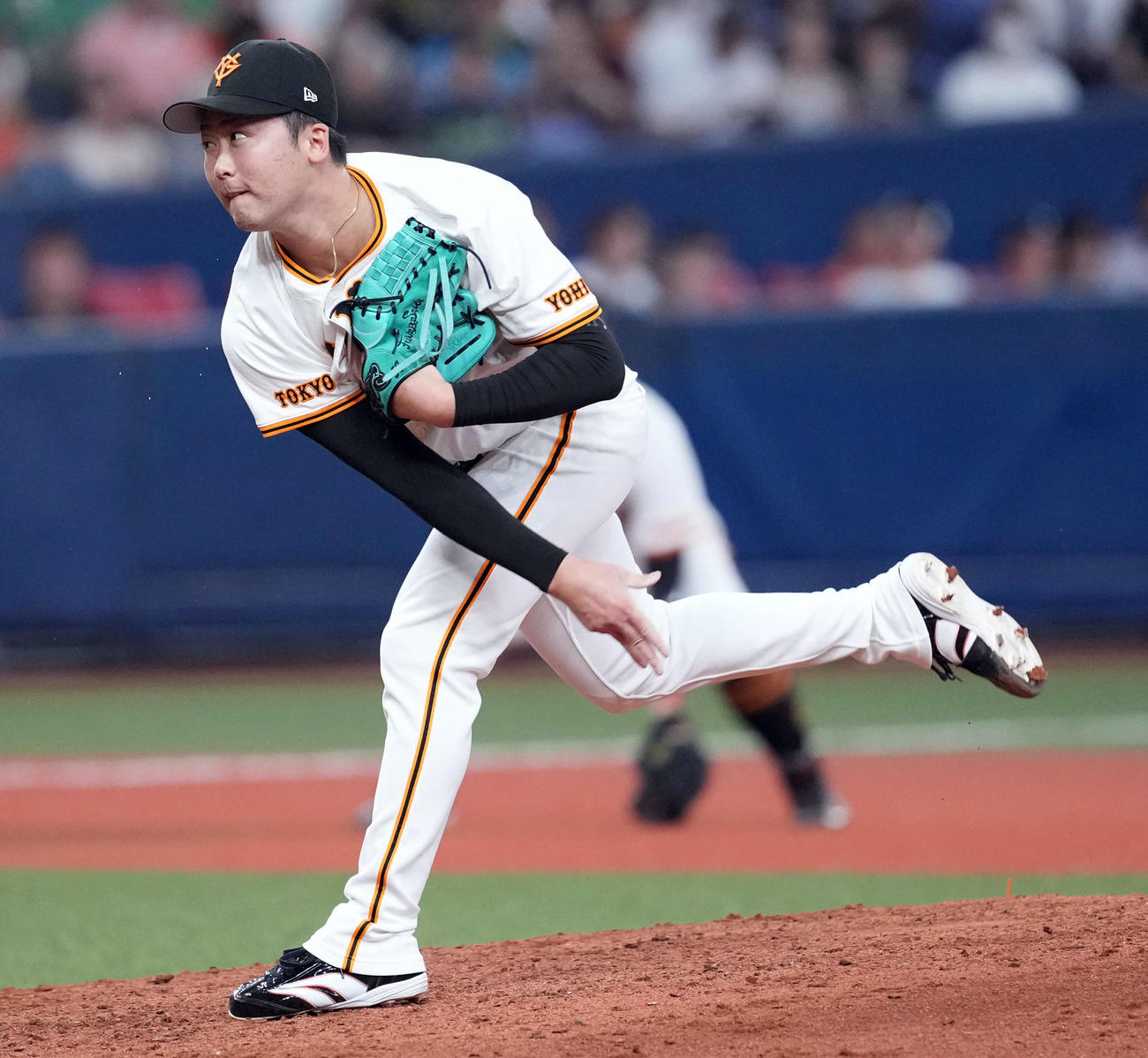 巨人対ヤクルト　8回からマウンドに上がった巨人船迫（撮影・たえ見朱実）