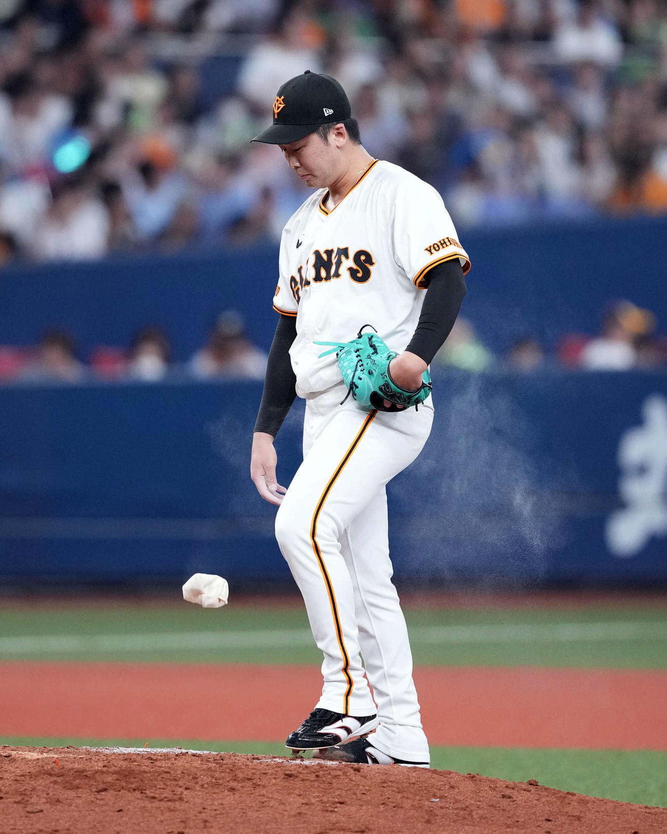 巨人対ヤクルト　8回表、巨人船迫がヤクルトに得点を許し3－0となる（撮影・たえ見朱実）