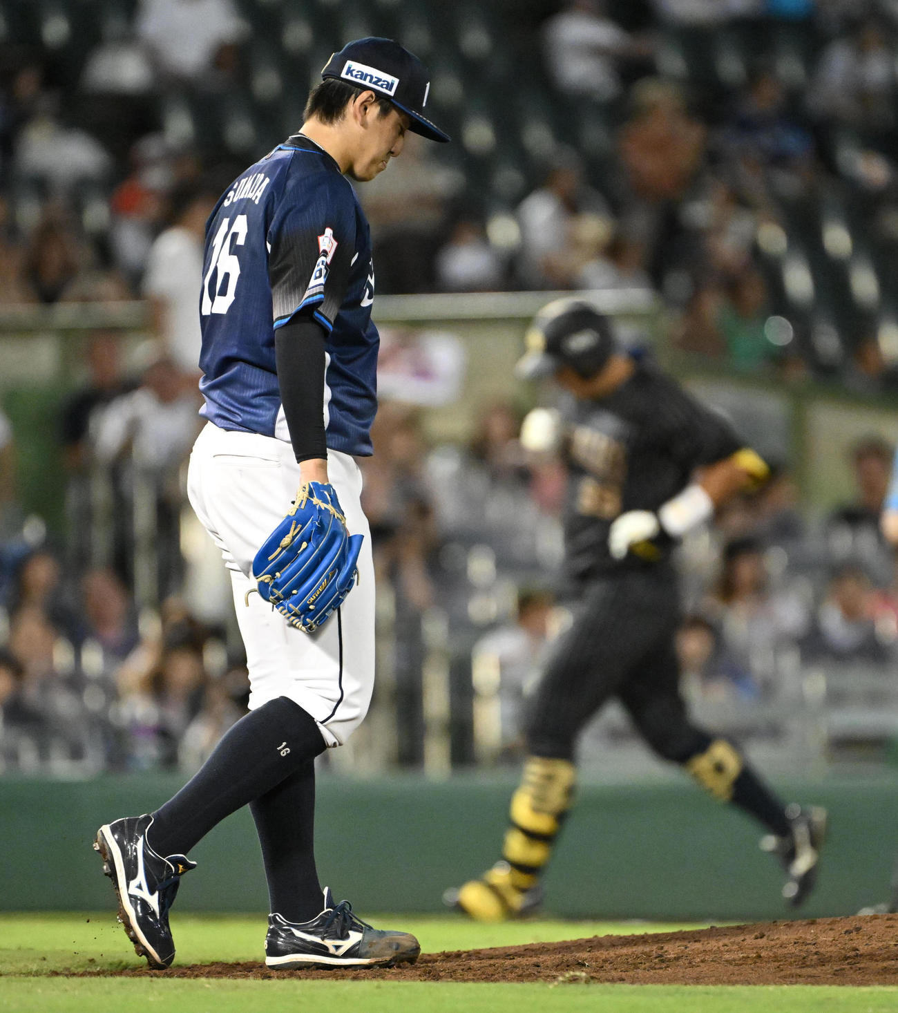 オリックス対西武　2回裏オリックス1死、杉本（右）に本塁打を放たれる隅田（撮影・石井愛子）