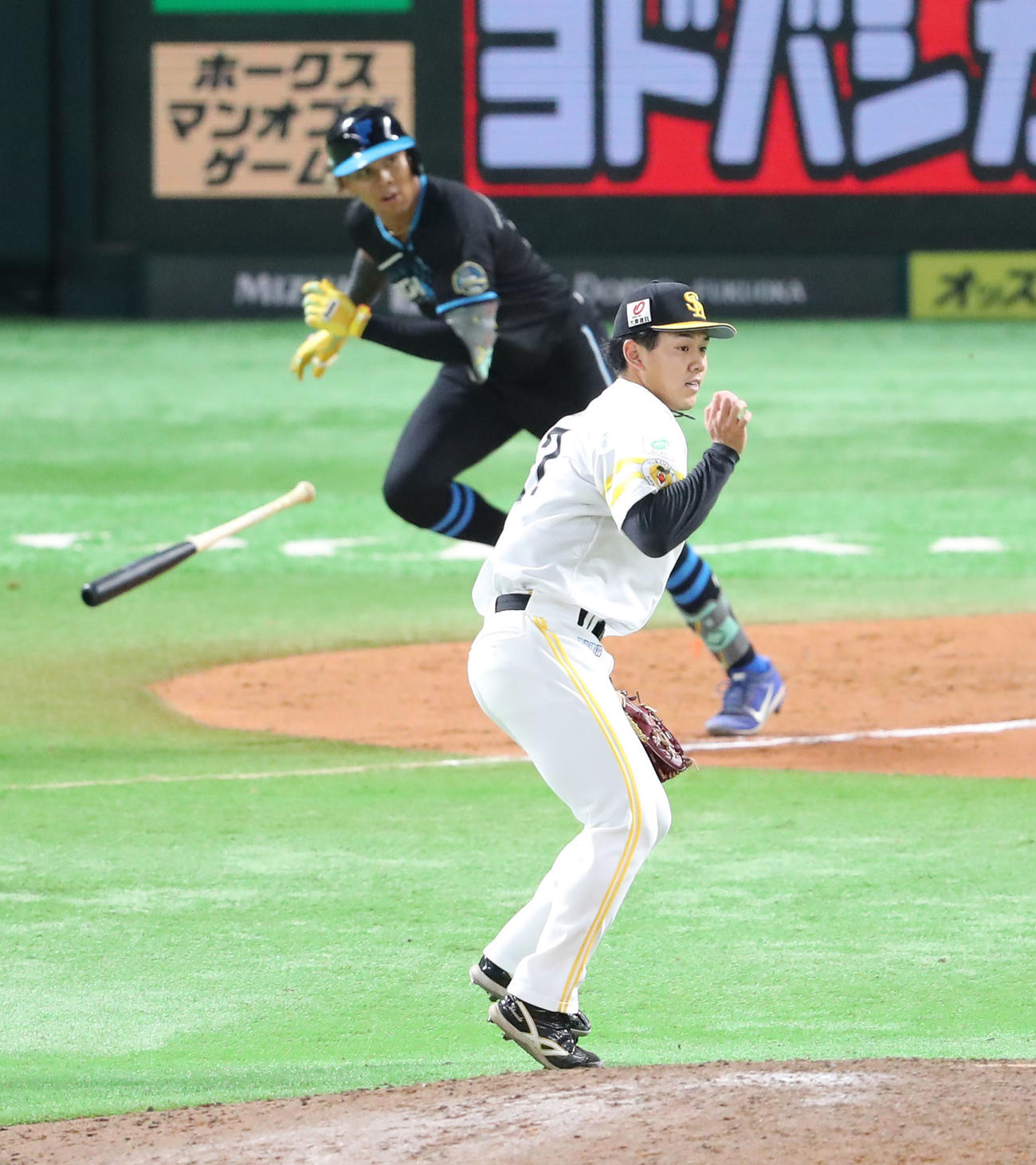 ソフトバンク対日本ハム　9回表日本ハム2死二塁、水谷に左前勝ち越し適時打を浴びた岩井（撮影・梅根麻紀）