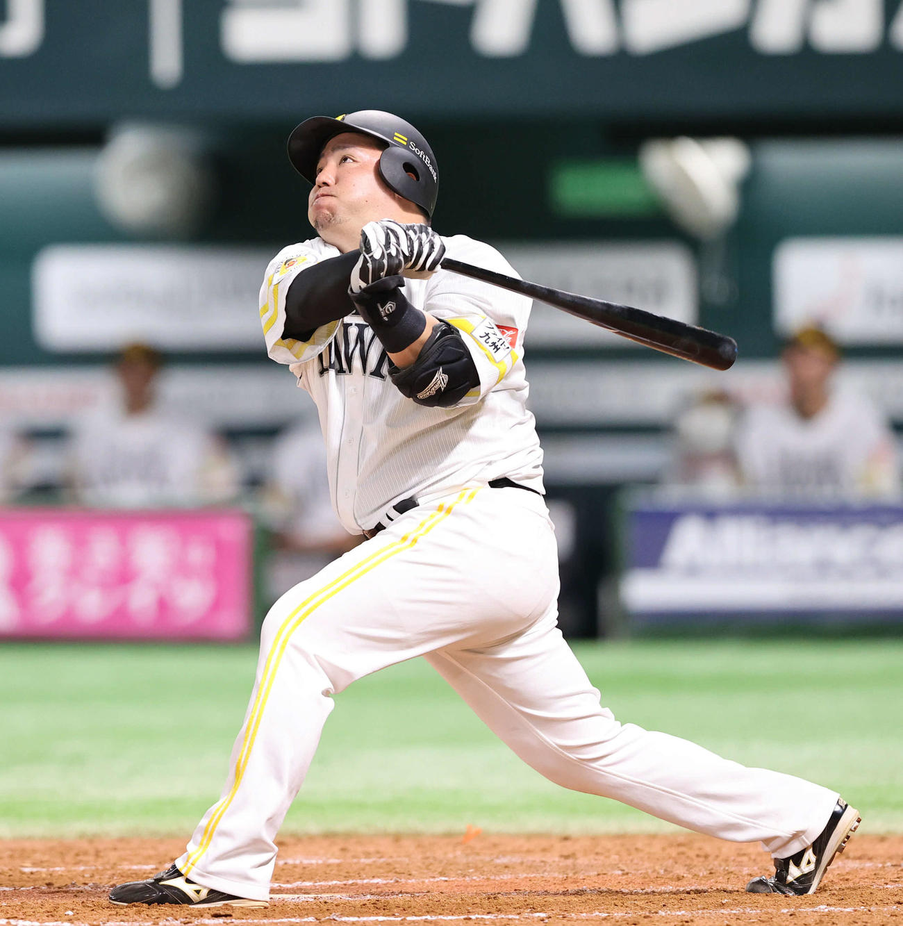 ソフトバンク対日本ハム　3回裏ソフトバンク無死、山川は30号左越え本塁打を放つ（撮影・鬼束羽瑠菜）