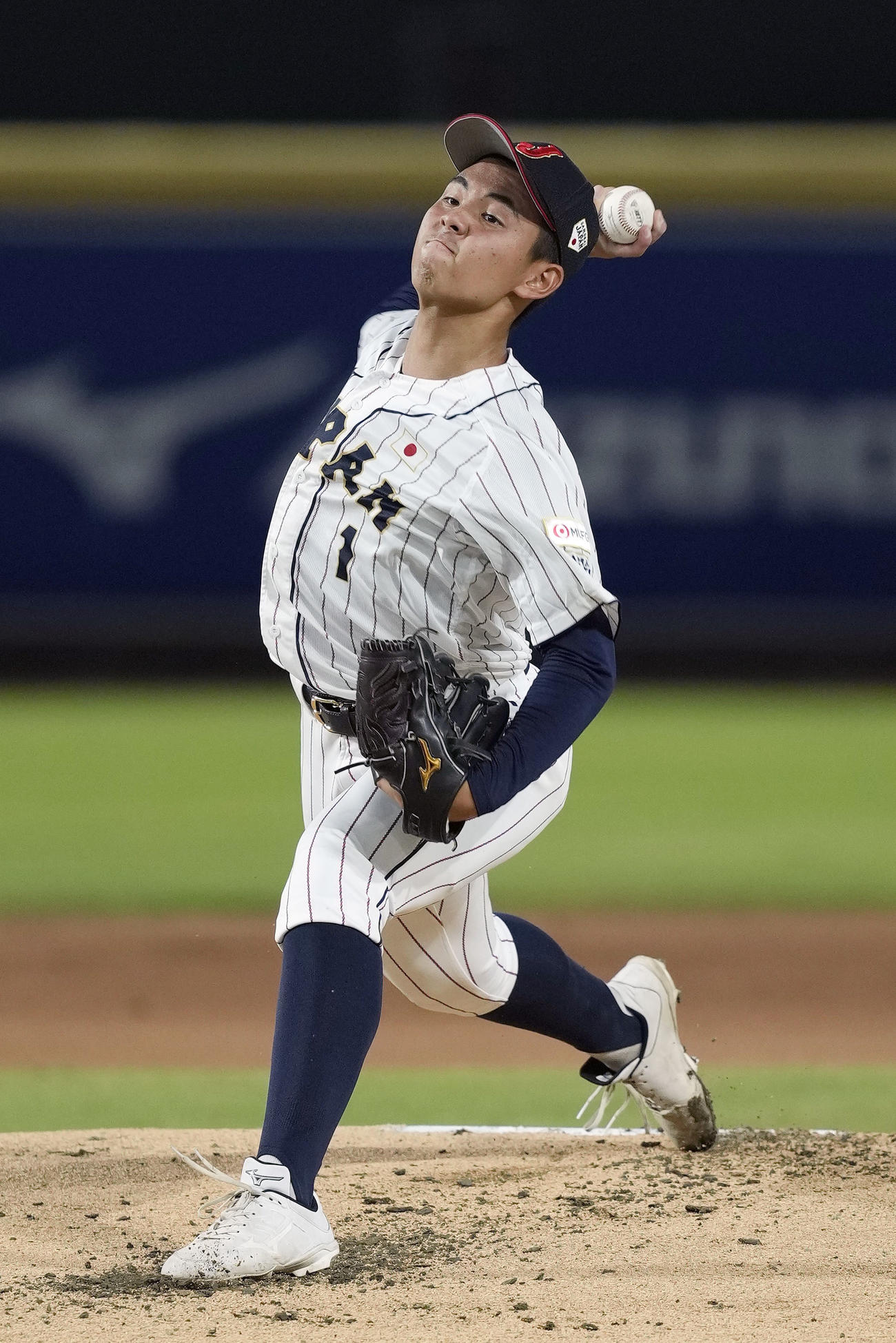 フィリピン戦に先発した間木（共同）