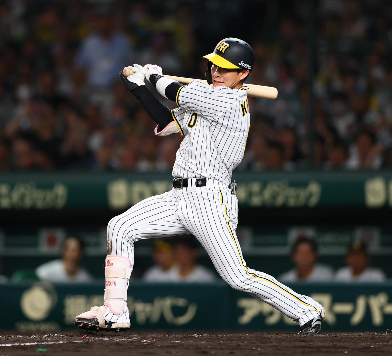 阪神対中日　5回裏阪神1死満塁、木浪は左前適時打を放つ（撮影・上山淳一）