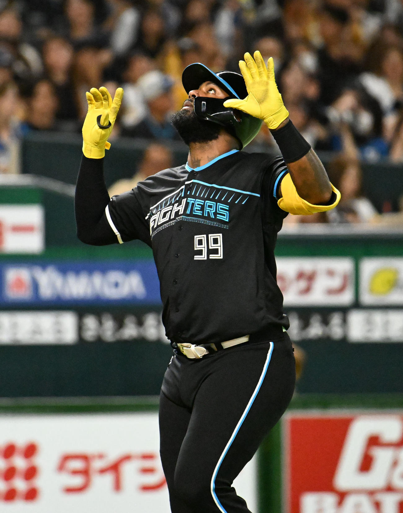 ソフトバンク対日本ハム　1回表日本ハム2死一塁、レイエスは先制2点本塁打を放つ（撮影・林敢治）