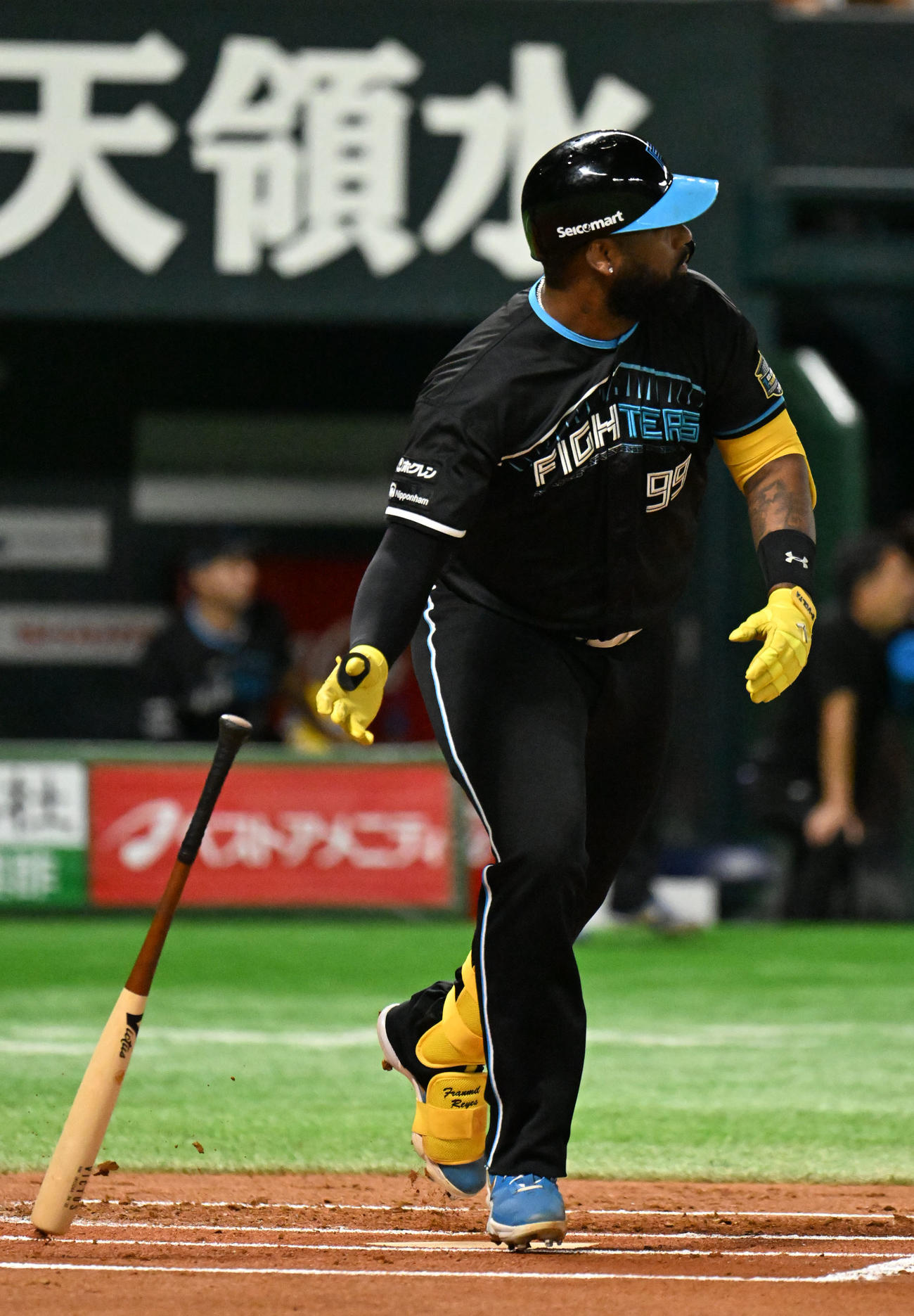 ソフトバンク対日本ハム　1回表日本ハム2死一塁、レイエスは先制2点本塁打を放つ（撮影・林敢治）