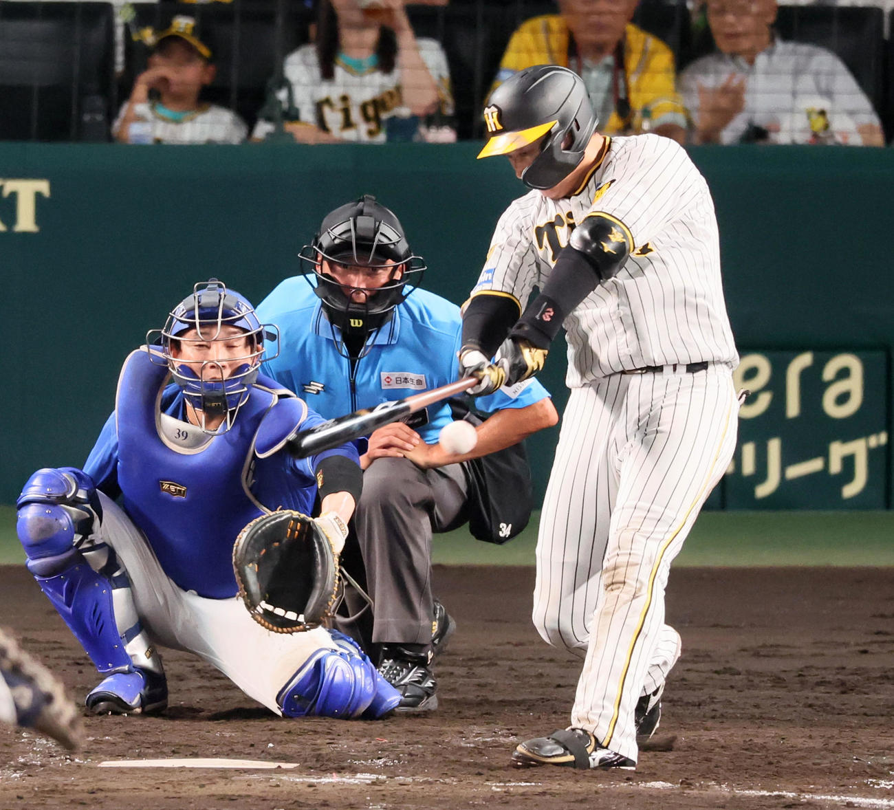 阪神対中日　5回裏阪神無死、大山は左前打を放つ（撮影・加藤哉）