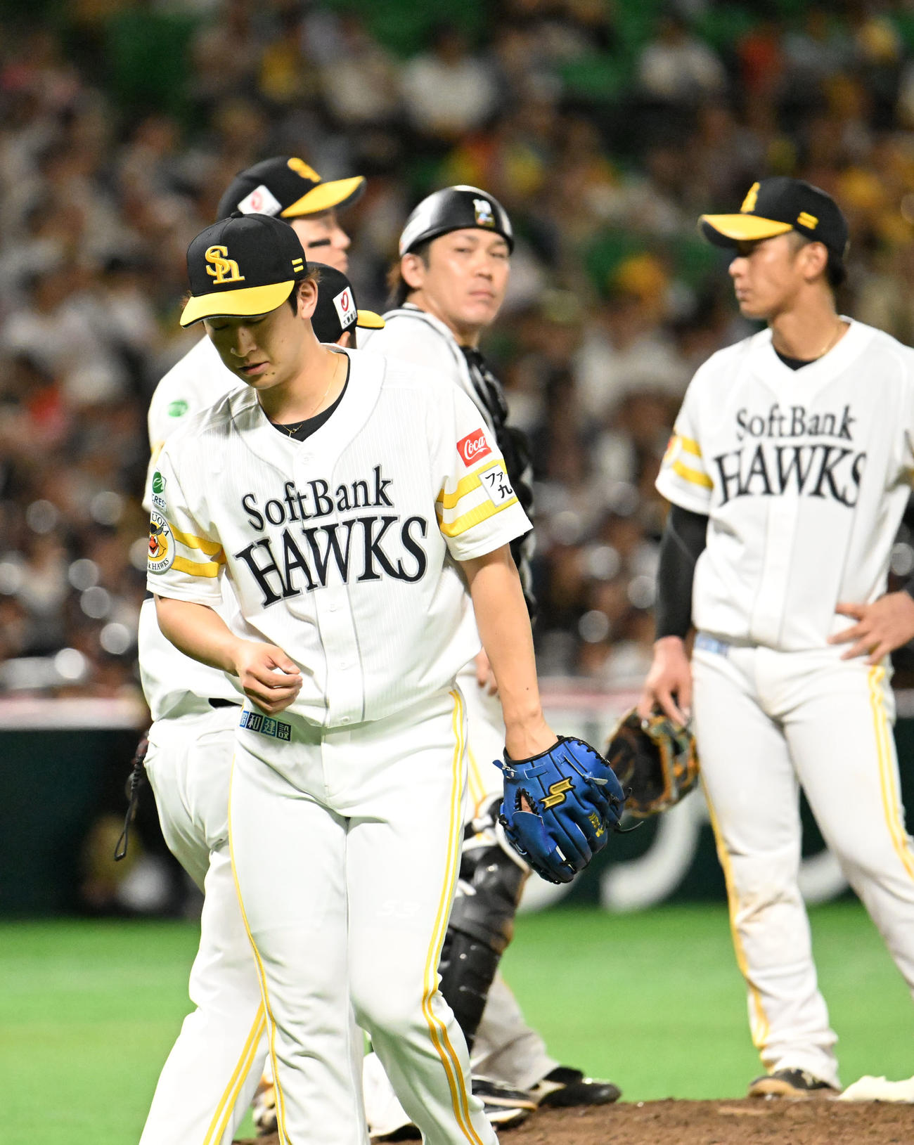 ソフトバンク対日本ハム　9回表、マウンドをあとにする大山（撮影・林敢治）