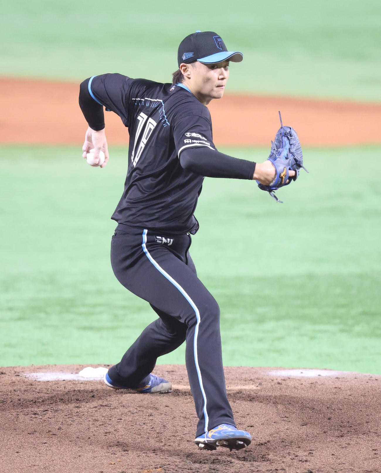 ソフトバンク対日本ハム　力投する日本ハム先発の山崎（撮影・鬼束羽瑠菜）