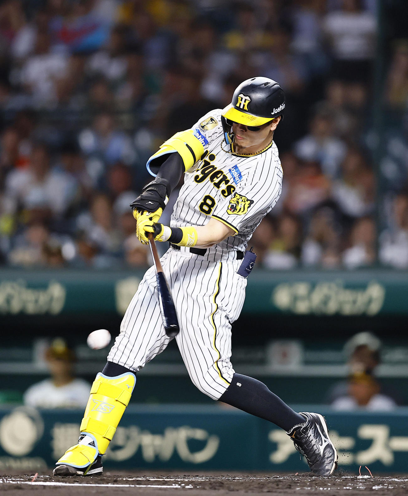阪神対中日　2回裏阪神1死、佐藤輝は中前打を放つ（撮影・藤尾明華）