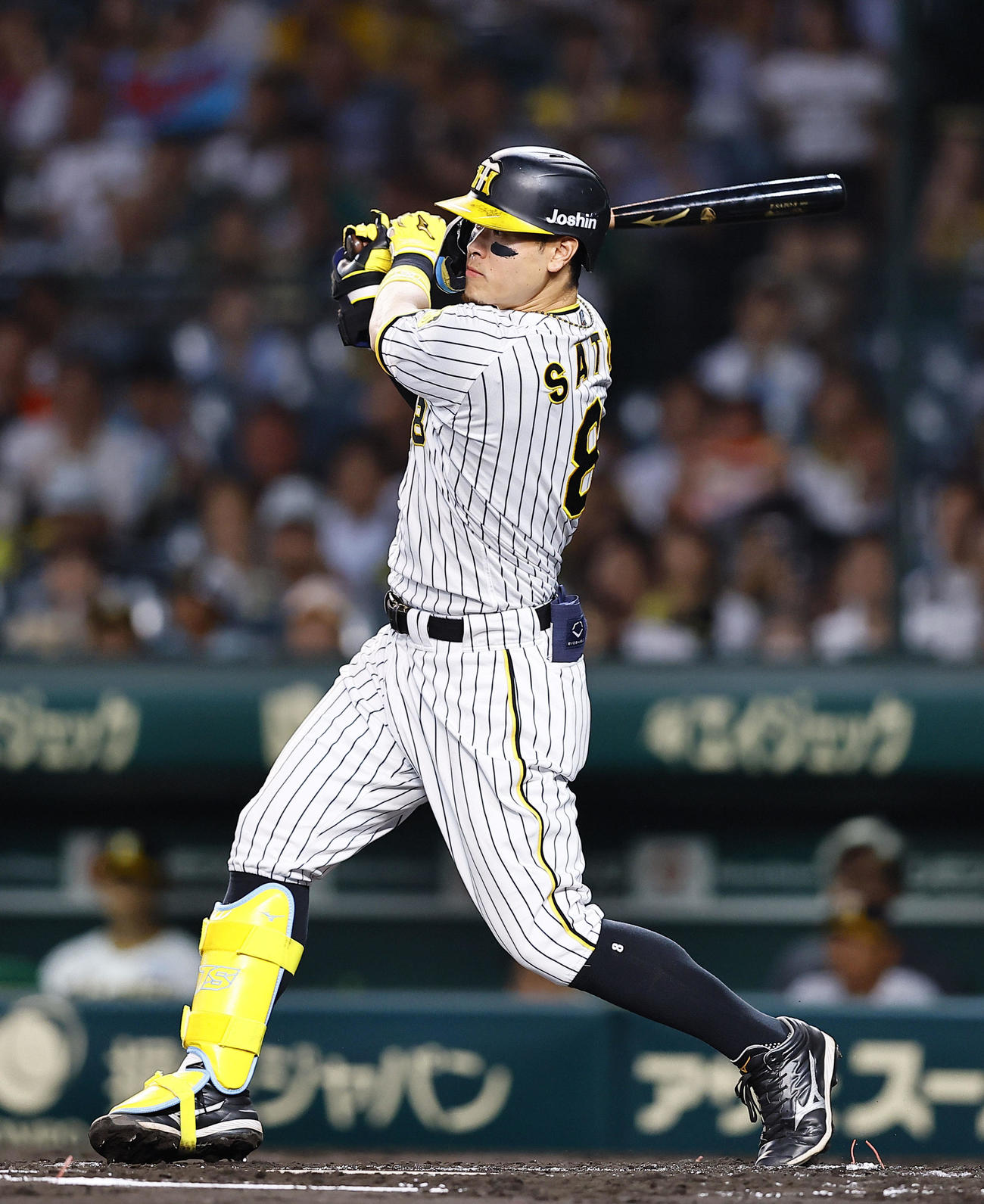 阪神対中日　2回裏阪神1死、佐藤輝は中前打を放つ（撮影・藤尾明華）