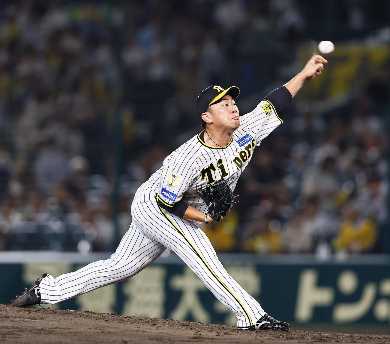 阪神対中日　6回、2番手で登板した阪神桐敷（撮影・藤尾明華）