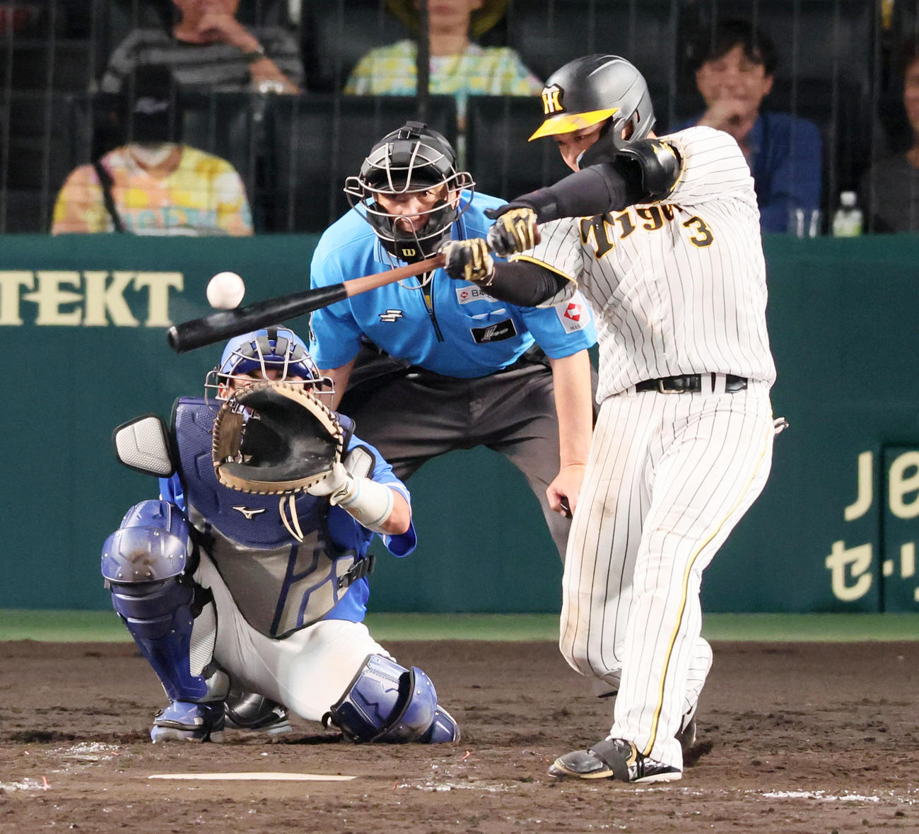 阪神対中日　5回裏阪神1死、大山は左前打を放つ（撮影・加藤哉）