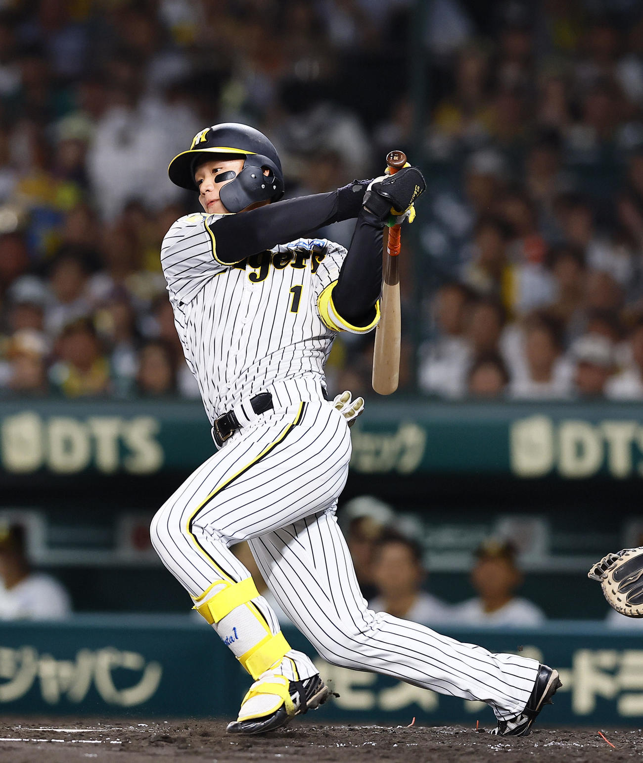 阪神対中日　3回裏阪神1死一、二塁、森下は左前先制適時打を放つ（撮影・藤尾明華）