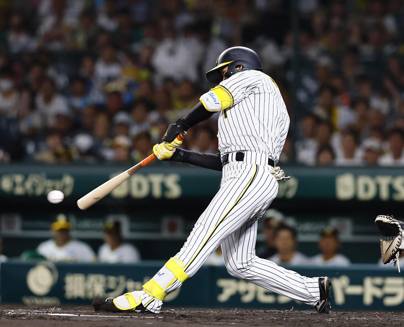 阪神対中日　3回裏阪神1死一、二塁、森下は左前に先制の適時打を放つ（撮影・藤尾明華）