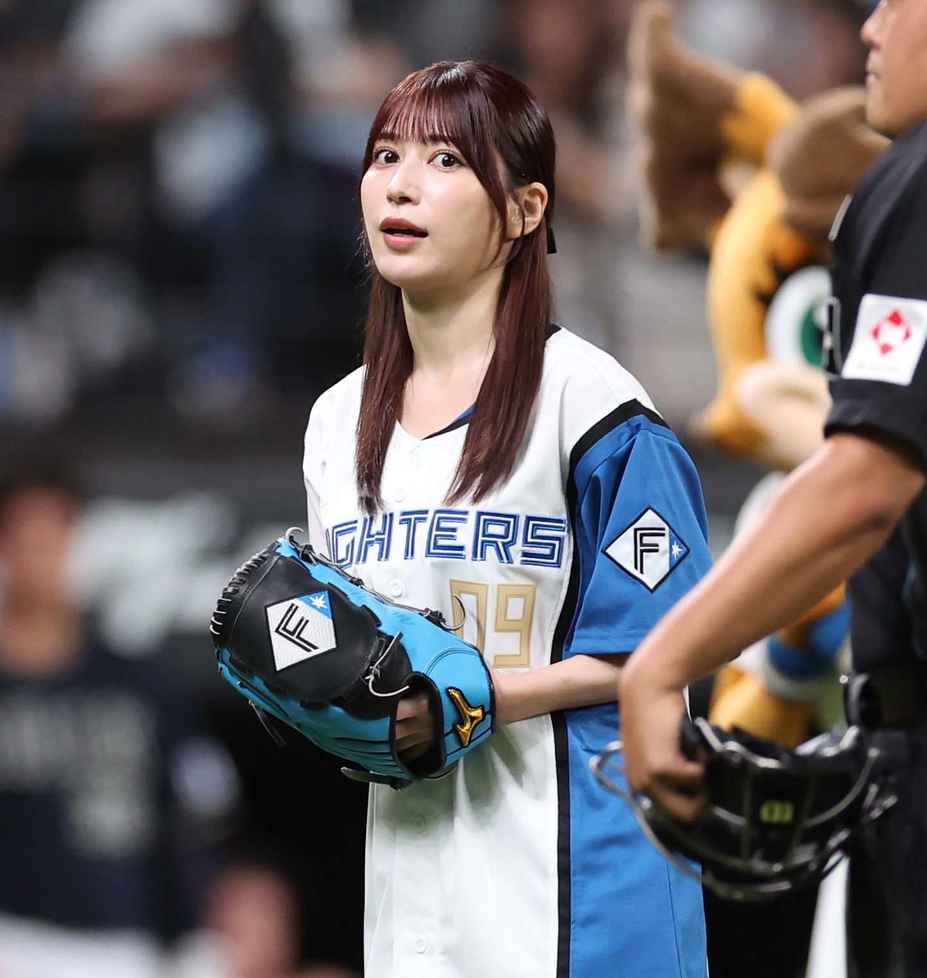 日本ハム対オリックス　始球式を務めた雪平（撮影・黒川智章）
