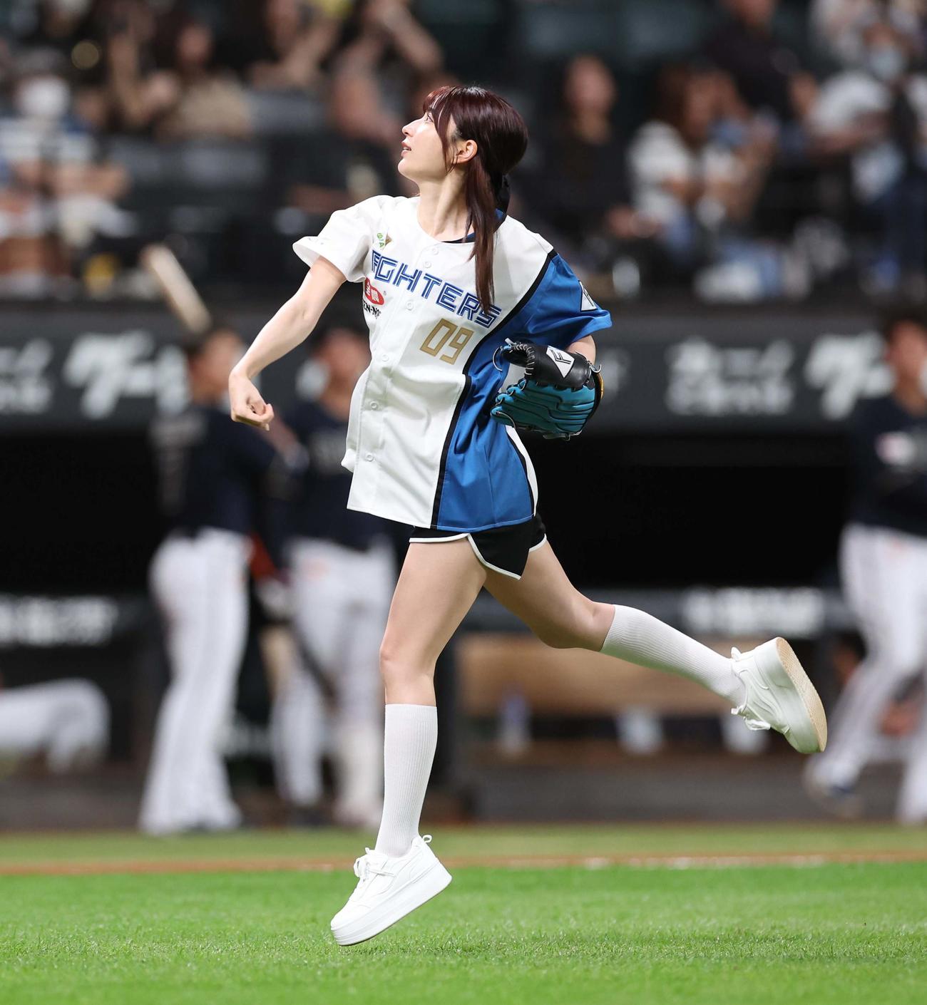 日本ハム対オリックス　始球式を務めた雪平（撮影・黒川智章）