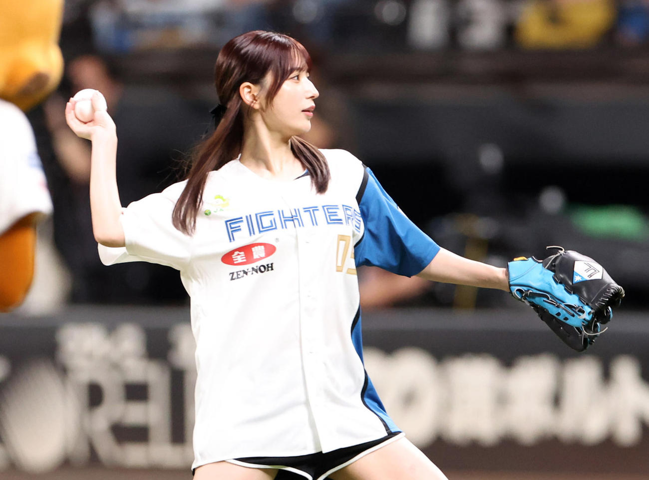 日本ハム対オリックス　始球式を務める雪平莉左（撮影・佐藤翔太）