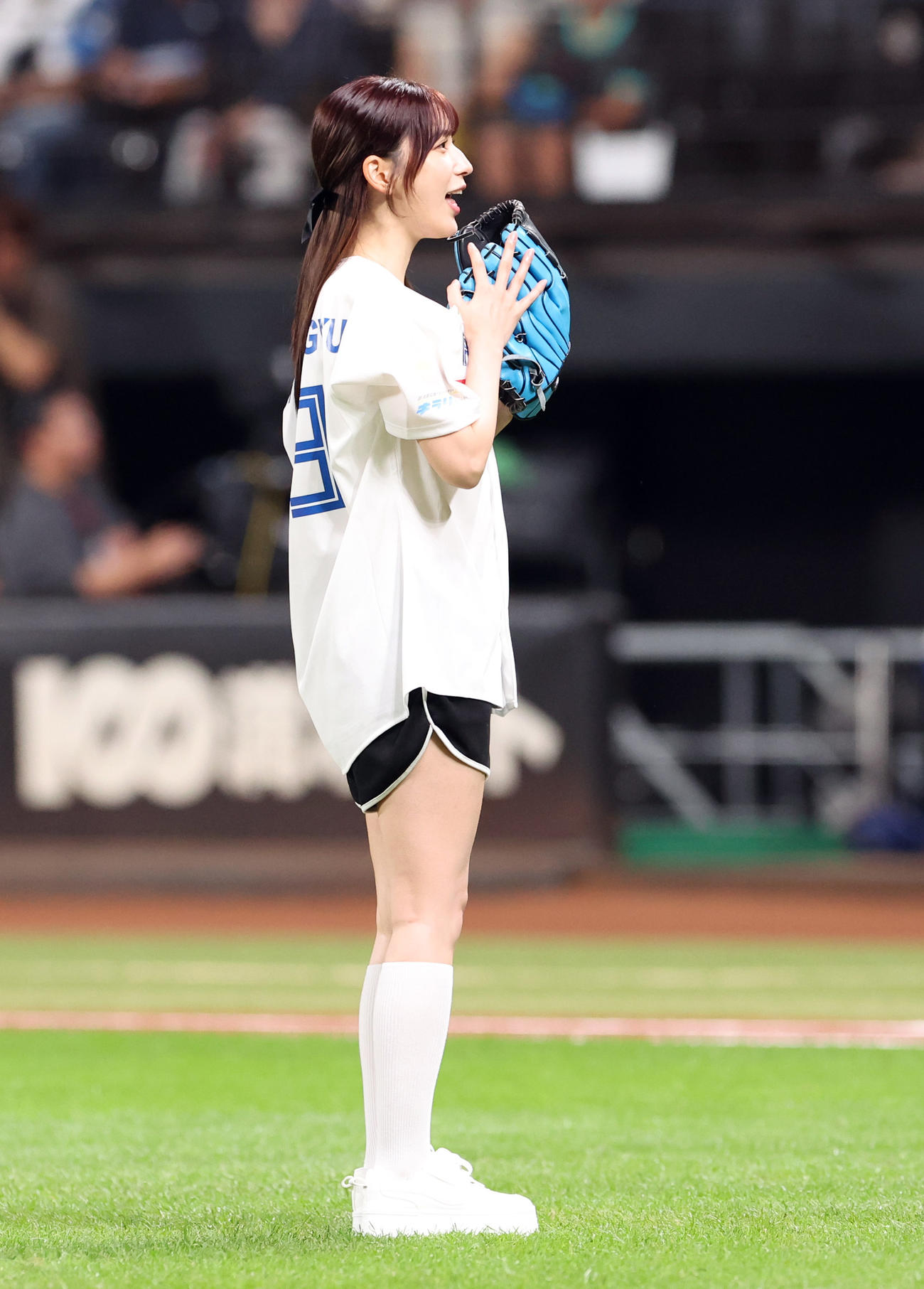 日本ハム対オリックス　始球式を務める雪平莉左（撮影・佐藤翔太）