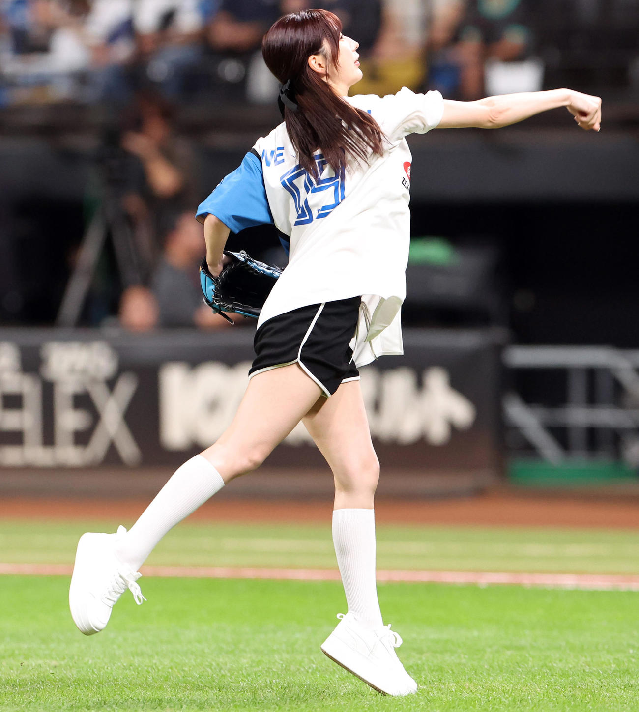 日本ハム対オリックス　始球式を務める雪平莉左（撮影・佐藤翔太）