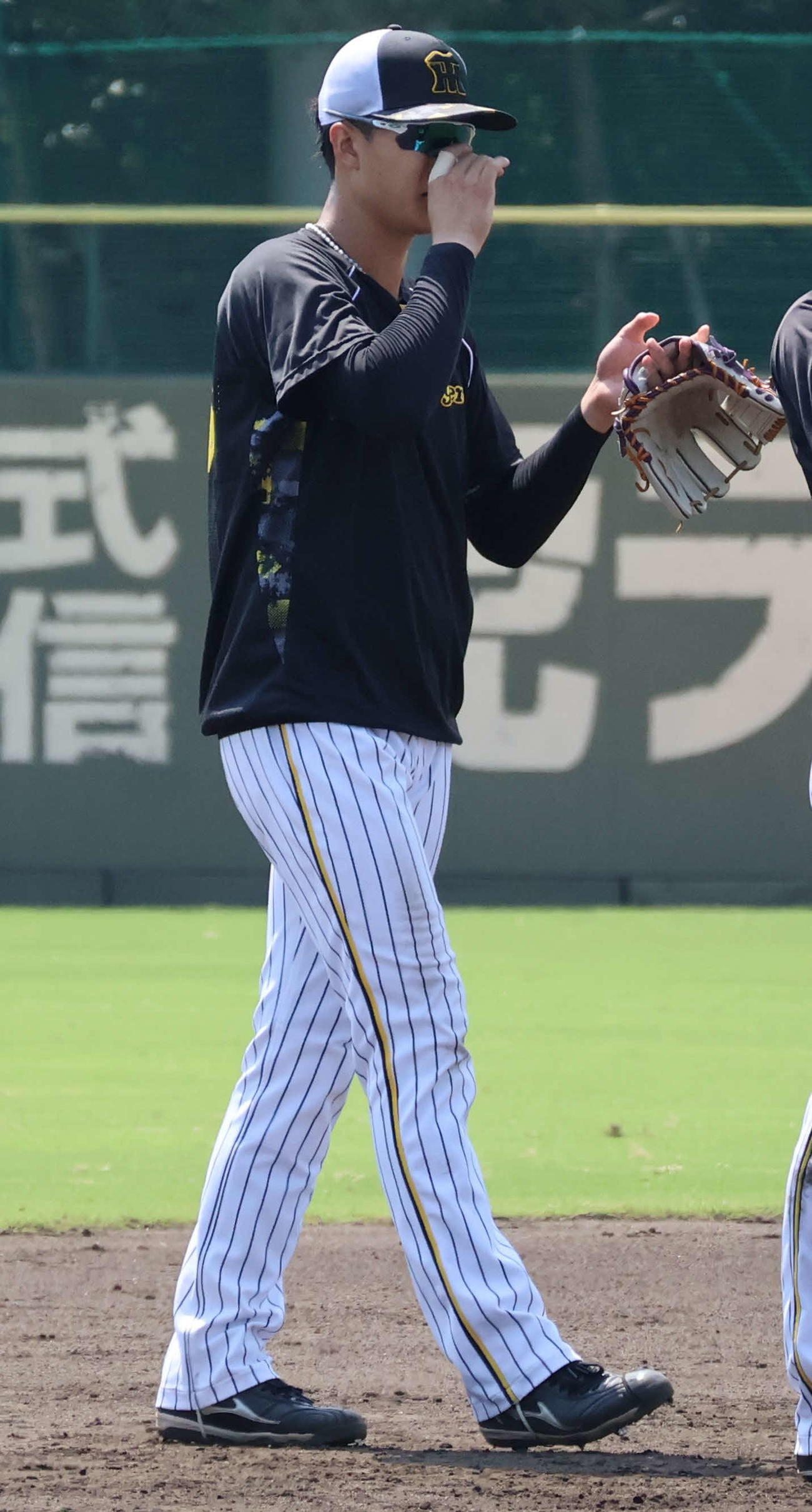 鳴尾浜で練習する阪神小幡（撮影・塚本光）